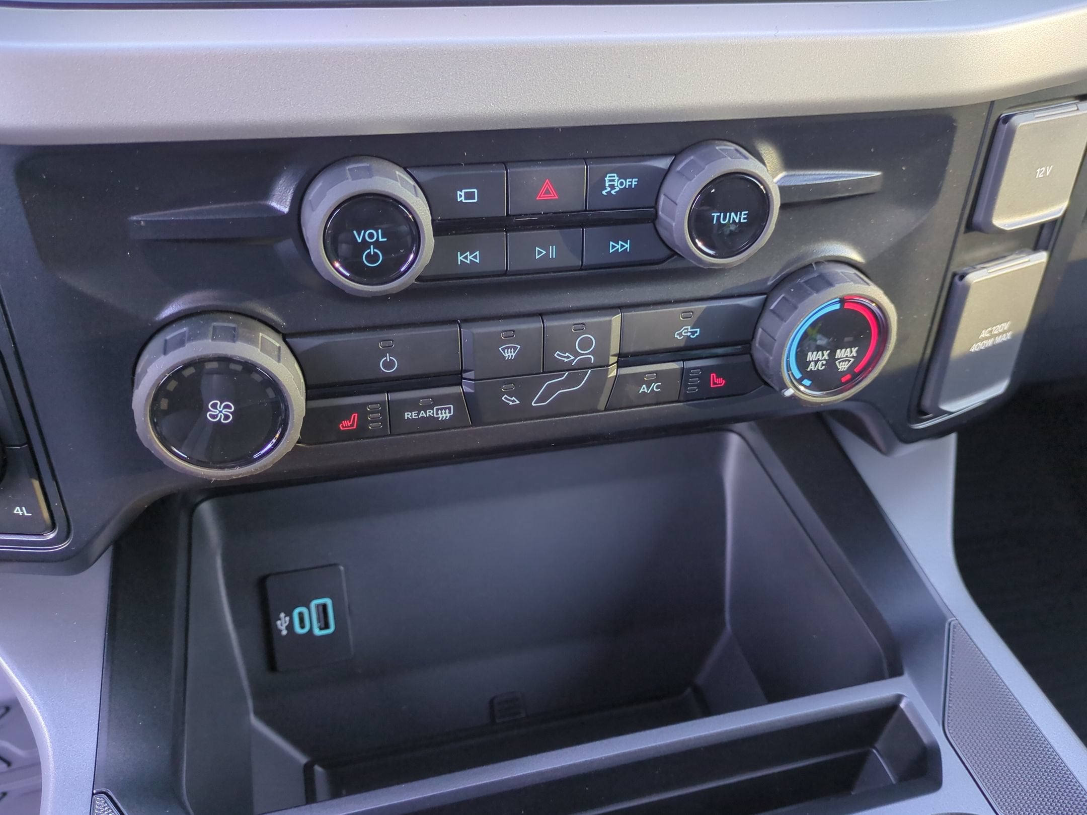 2027 Ford Super Duty F-250 SRW XLT