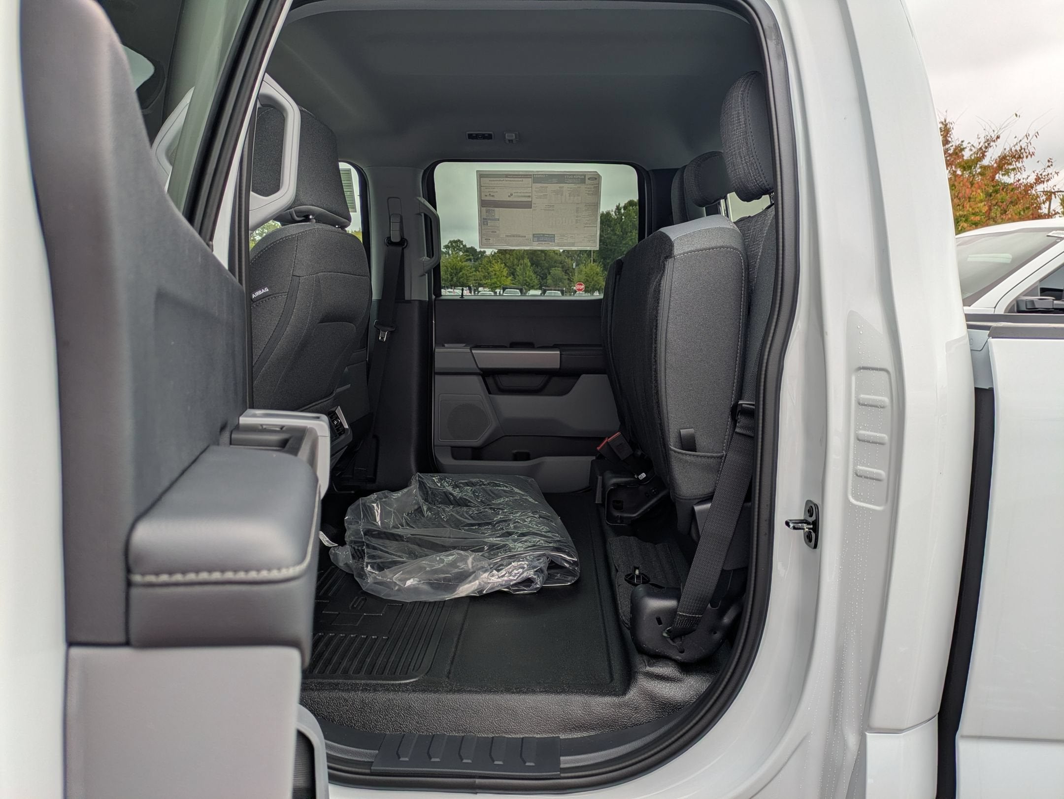 2027 Ford Super Duty F-350 SRW XLT