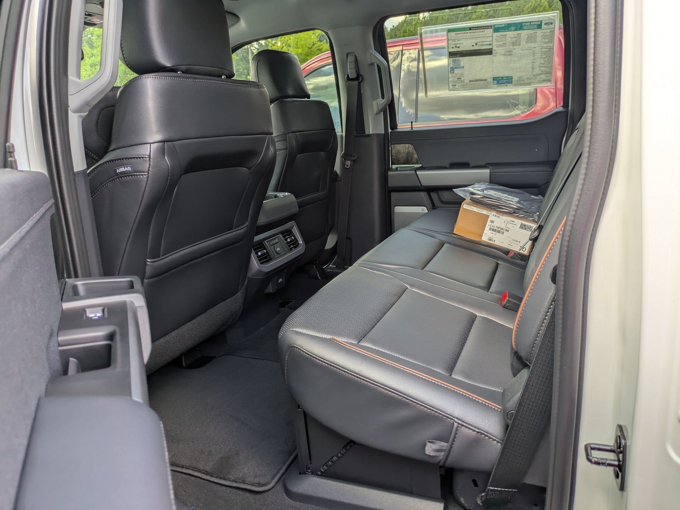 2026 Ford Super Duty F-350 SRW LARIAT