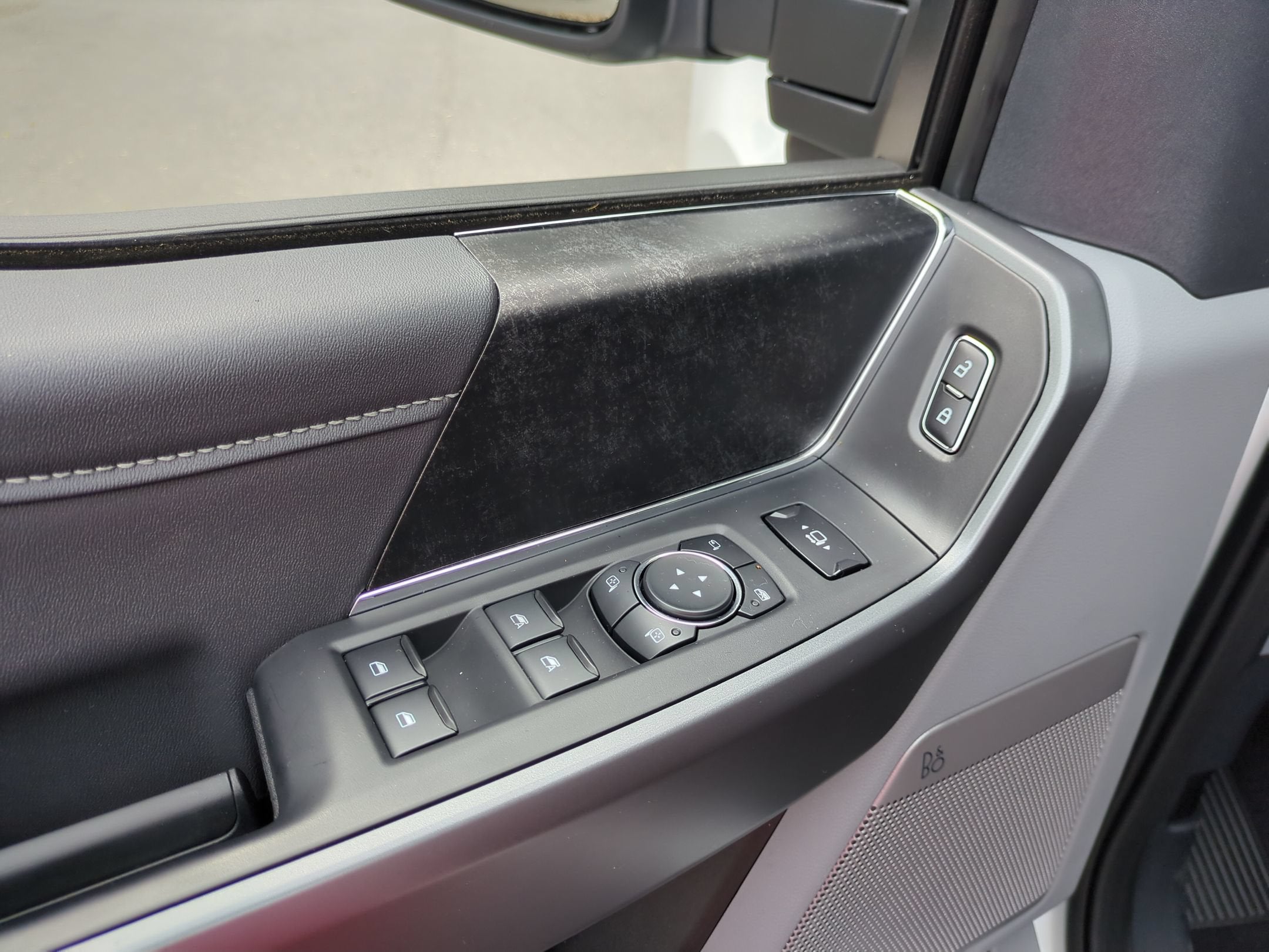 2027 Ford Super Duty F-350 SRW XLT