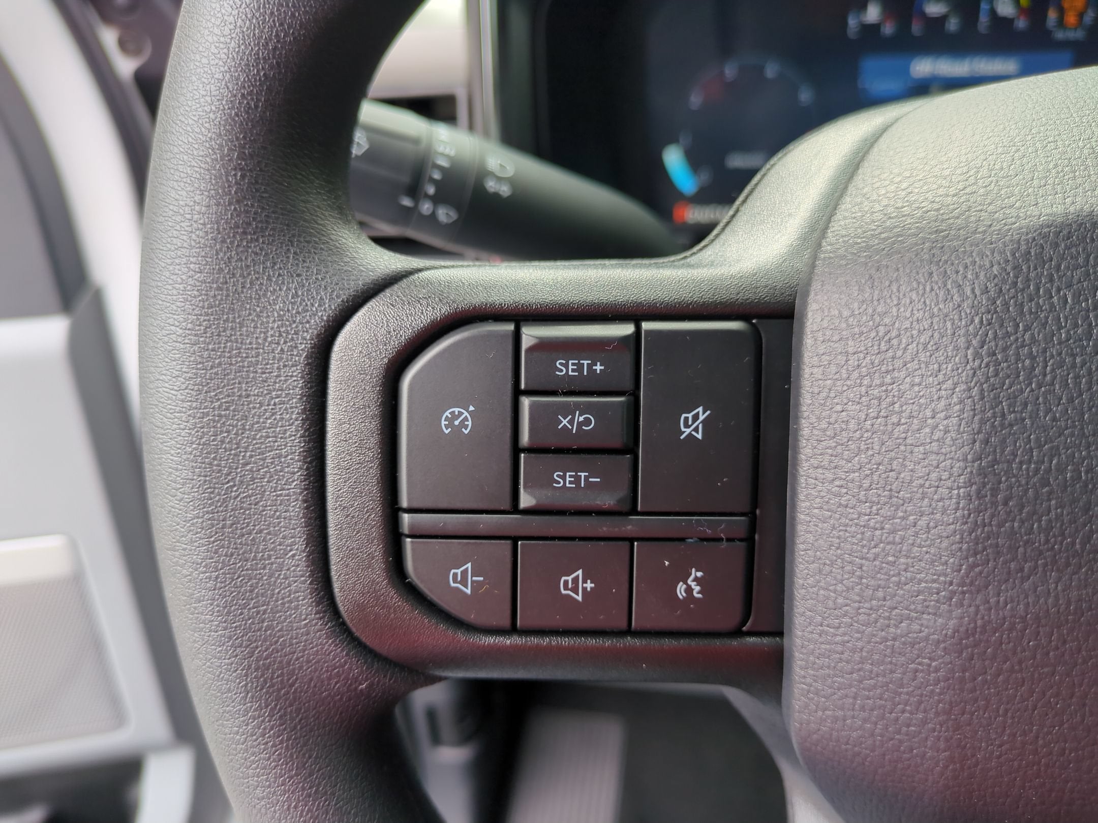 2027 Ford Super Duty F-350 SRW XLT
