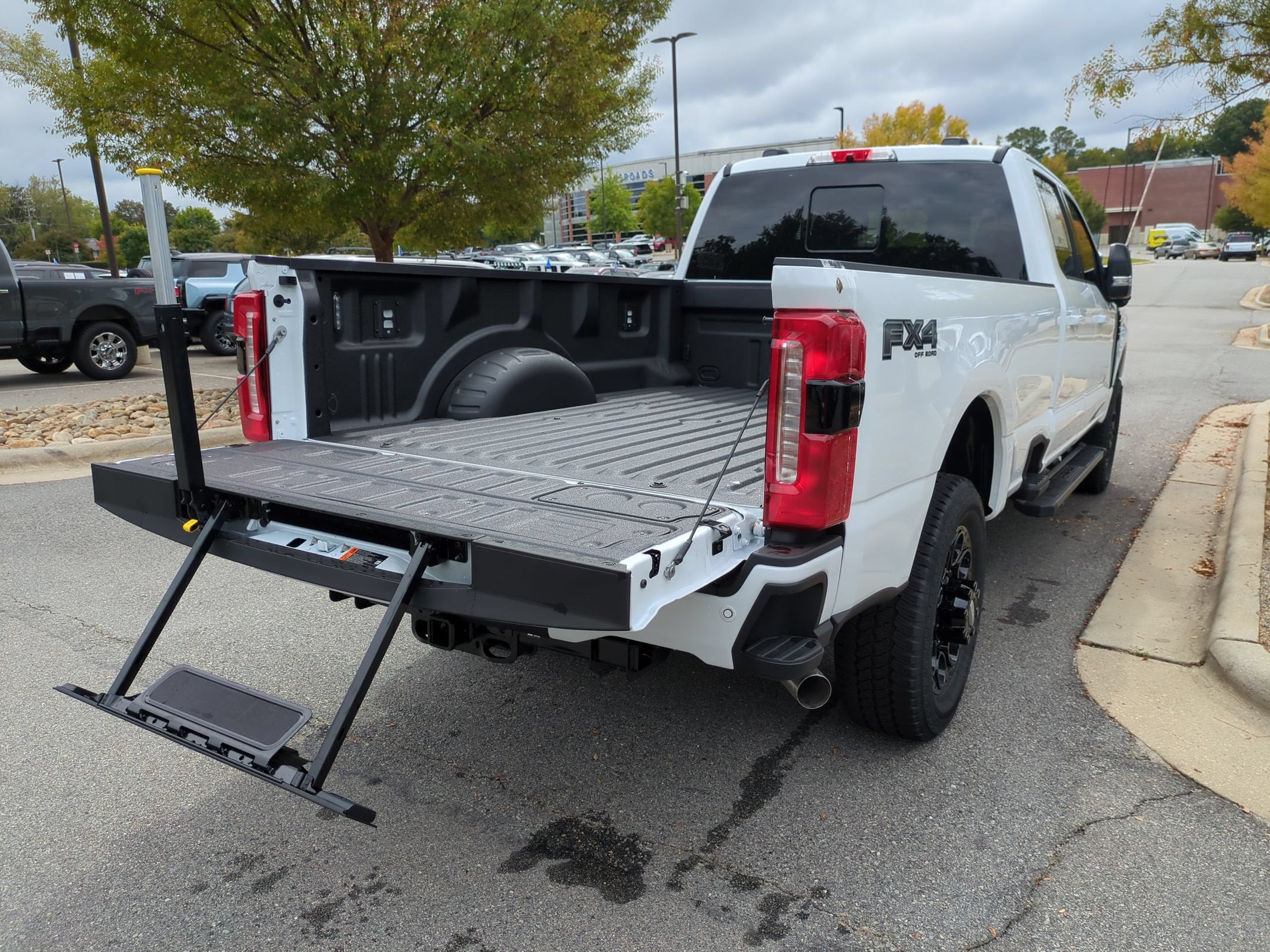 2027 Ford Super Duty F-350 SRW XLT