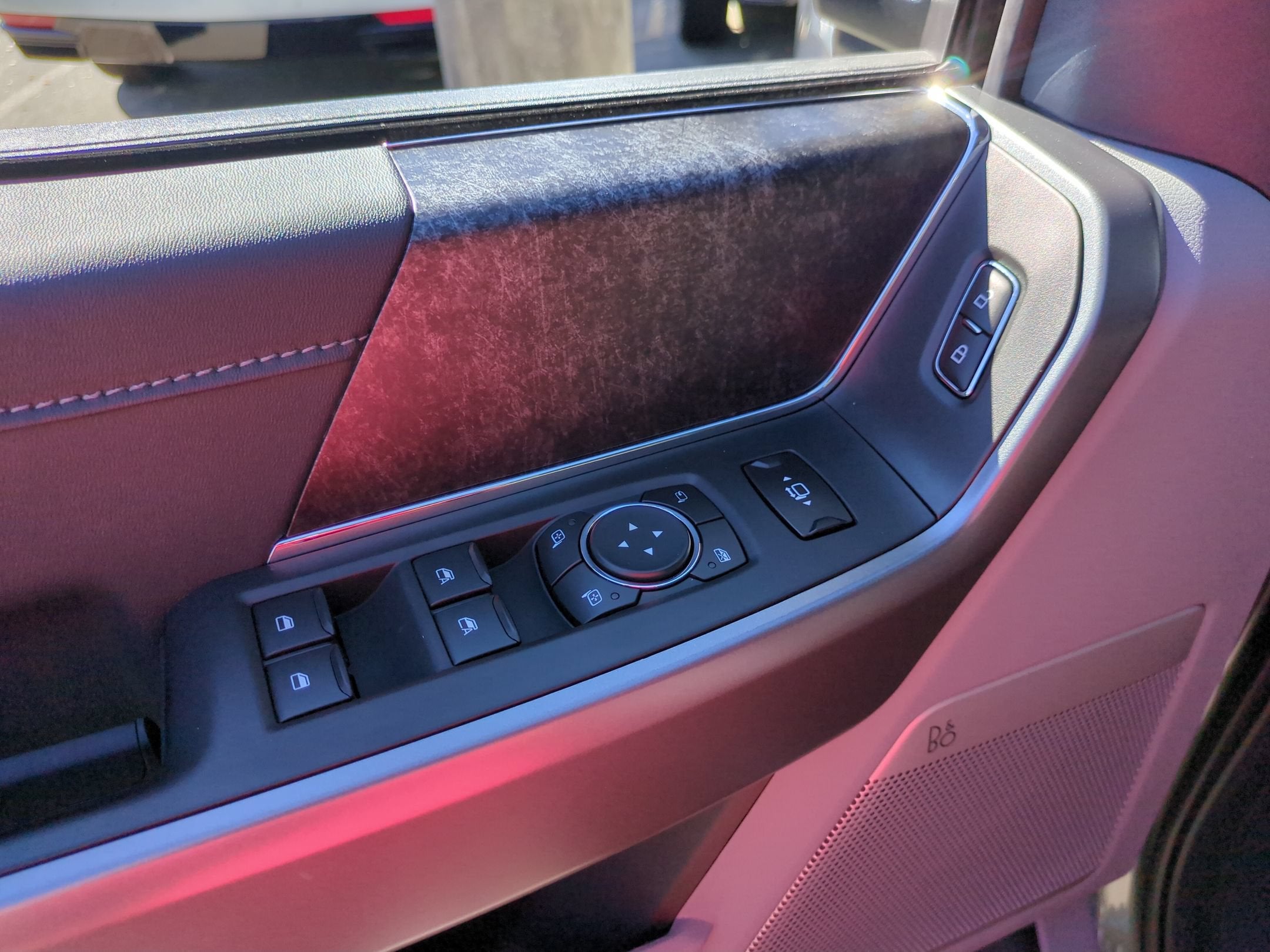 2027 Ford Super Duty F-350 SRW XLT