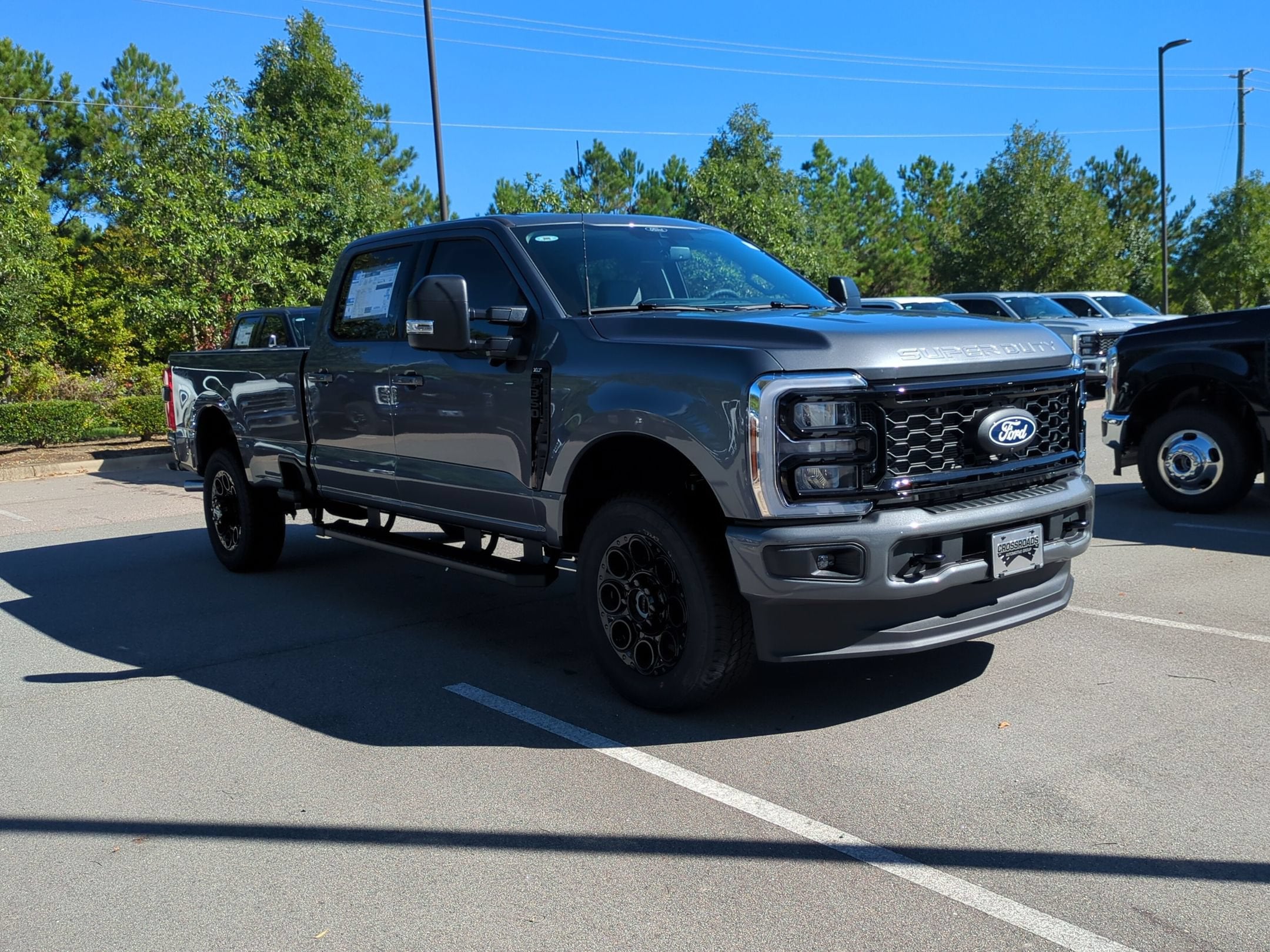 2027 Ford Super Duty F-350 SRW XLT
