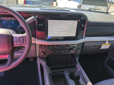 2027 Ford Super Duty F-350 SRW XLT