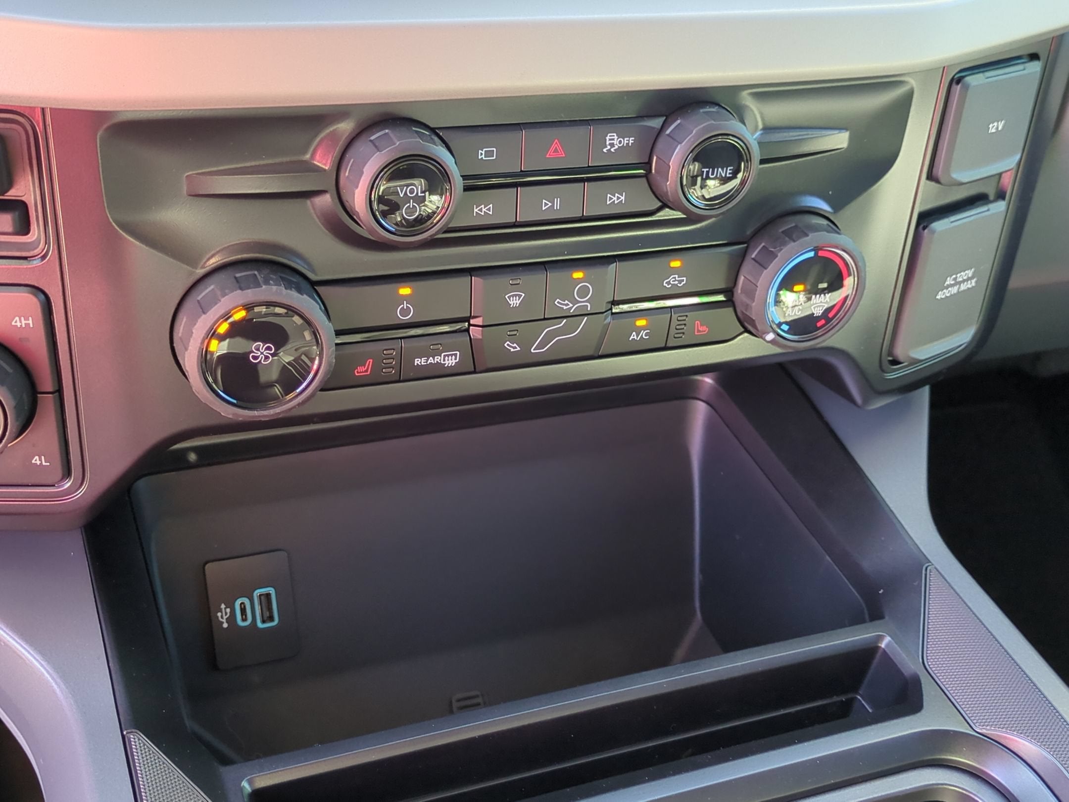 2027 Ford Super Duty F-350 SRW XLT