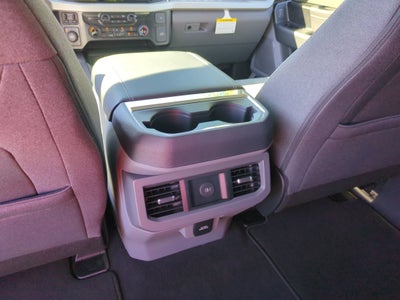 2027 Ford Super Duty F-350 SRW XLT