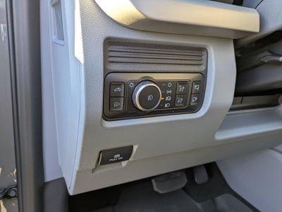 2027 Ford Super Duty F-350 SRW XLT