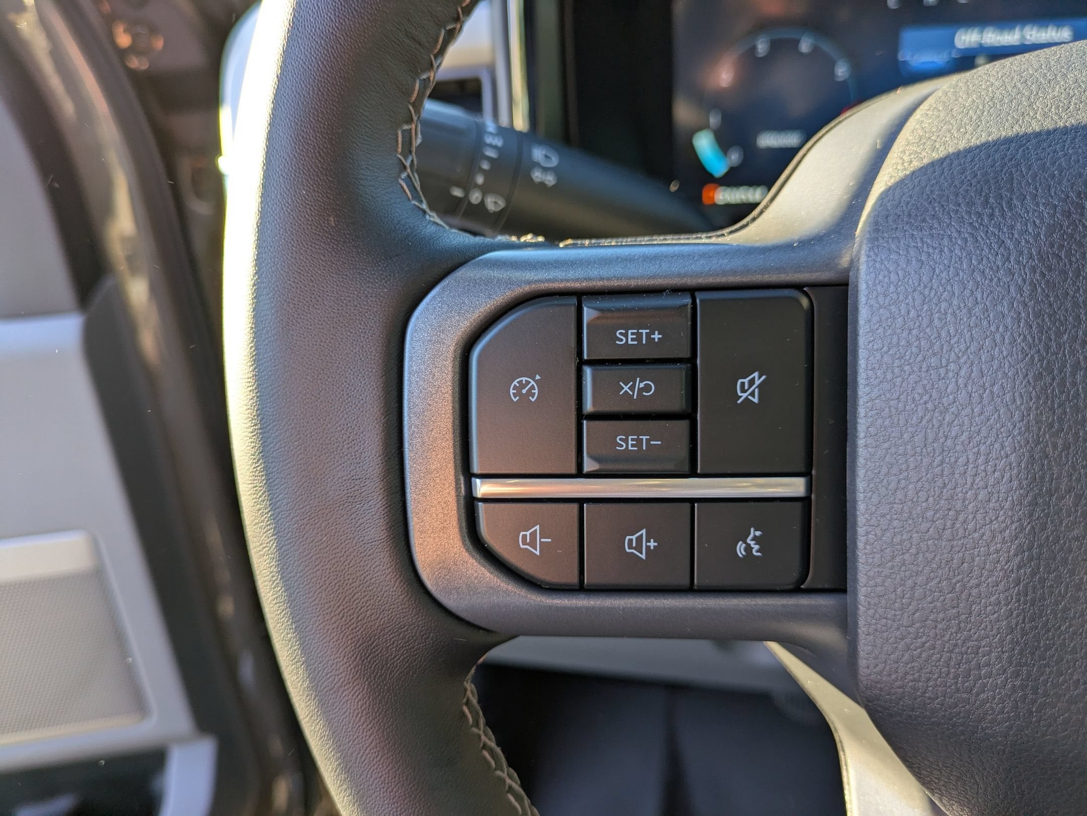 2027 Ford Super Duty F-350 SRW XLT