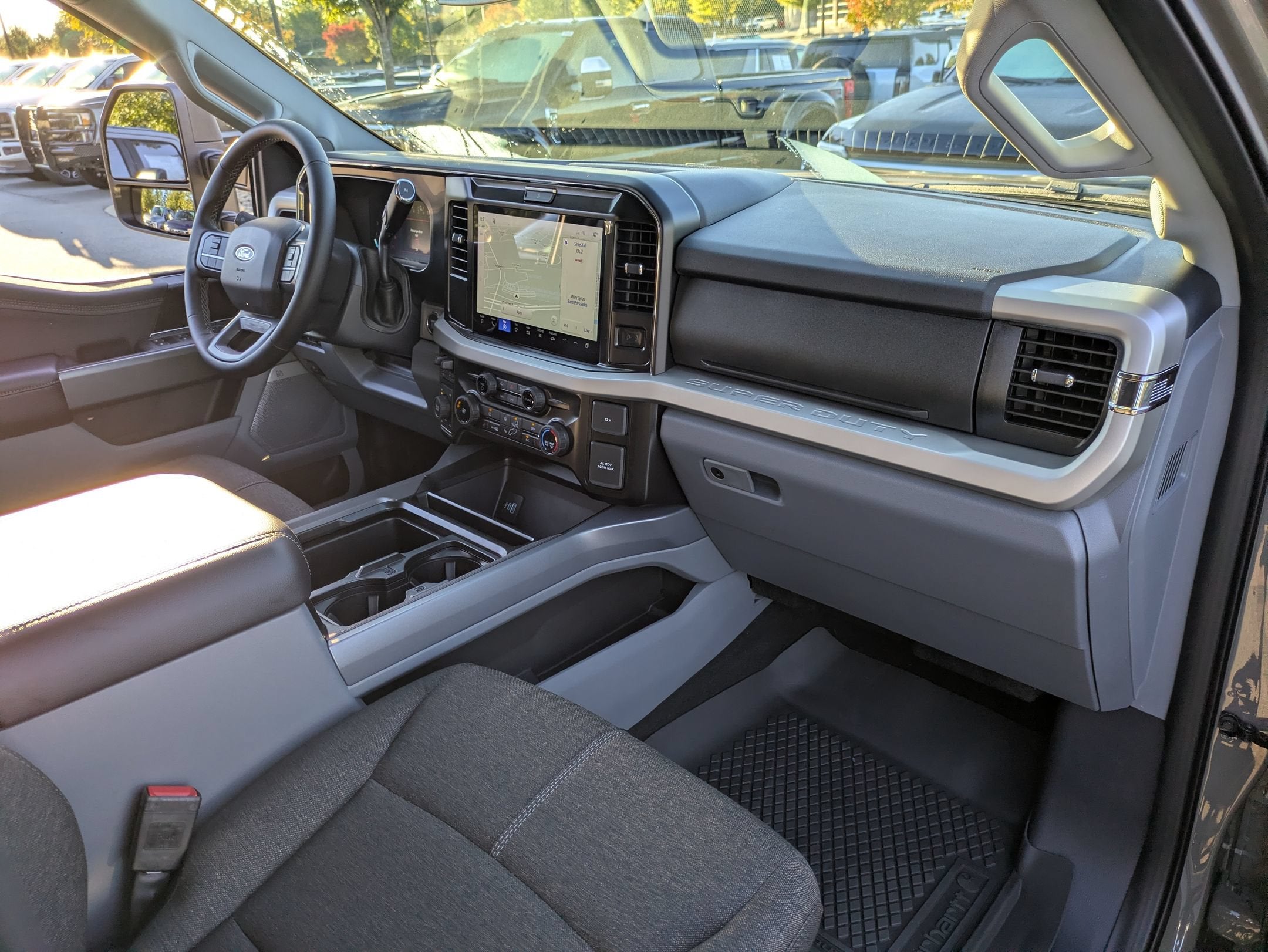 2027 Ford Super Duty F-350 SRW XLT