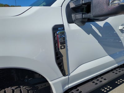 2027 Ford Super Duty F-350 SRW XLT