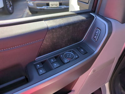 2027 Ford Super Duty F-350 SRW XLT
