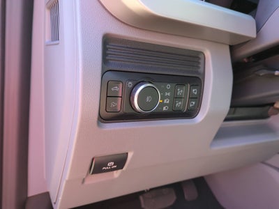 2027 Ford Super Duty F-350 SRW XLT
