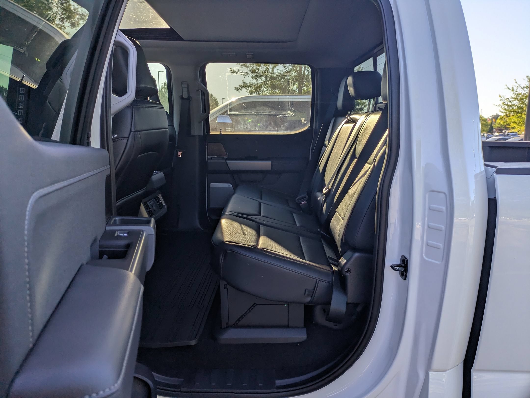 2026 Ford Super Duty F-350 SRW LARIAT