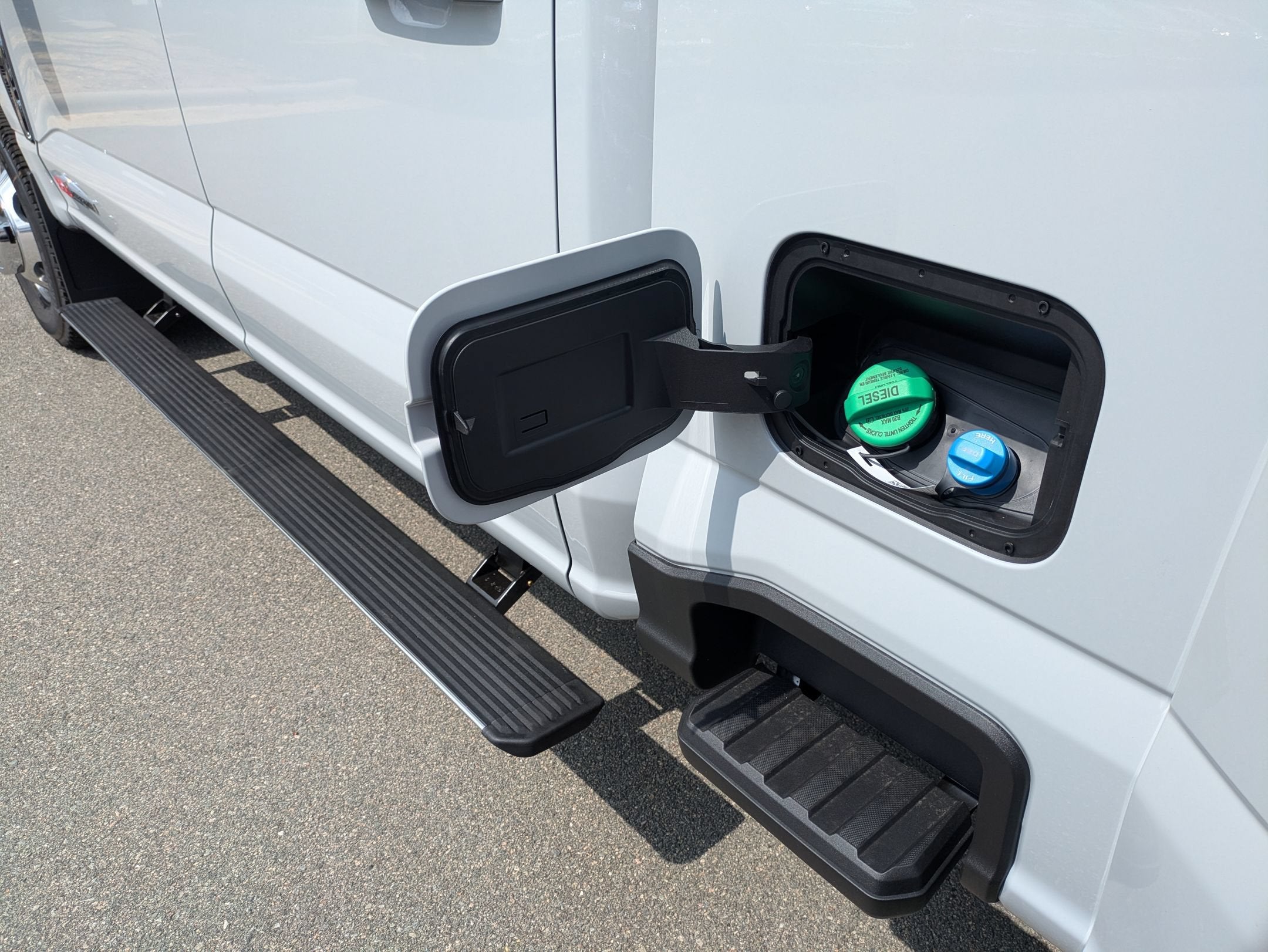 2026 Ford Super Duty F-350 DRW LARIAT