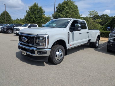 2026 Ford Super Duty F-350 DRW LARIAT