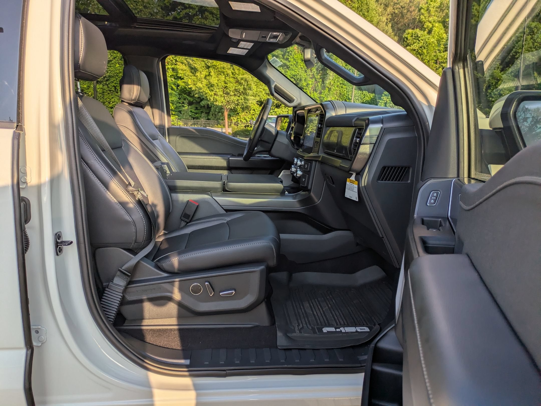 2026 Ford F-150 LARIAT - Crossroads Courtesy Demo