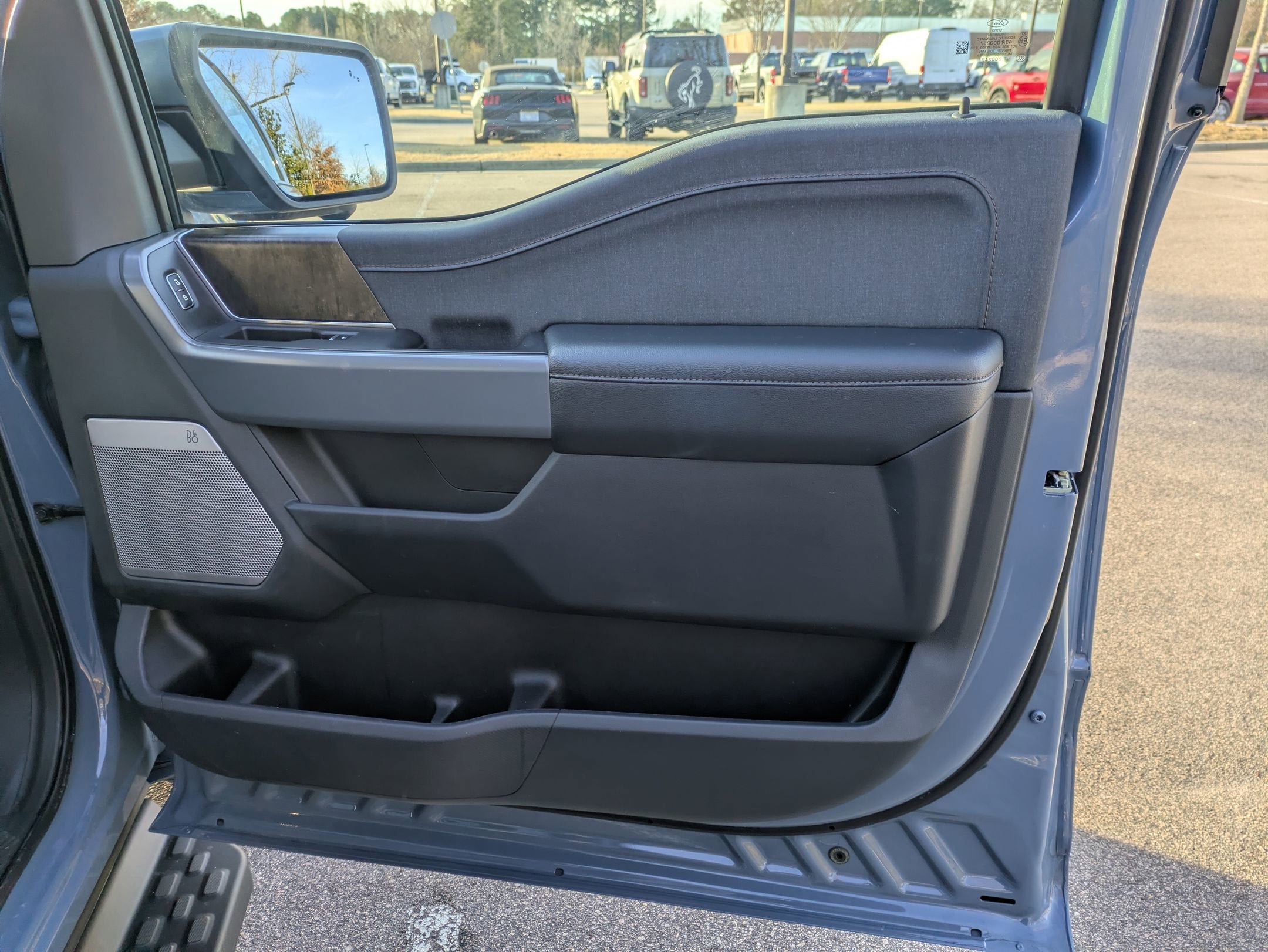 2023 Ford F-150 Lightning LARIAT