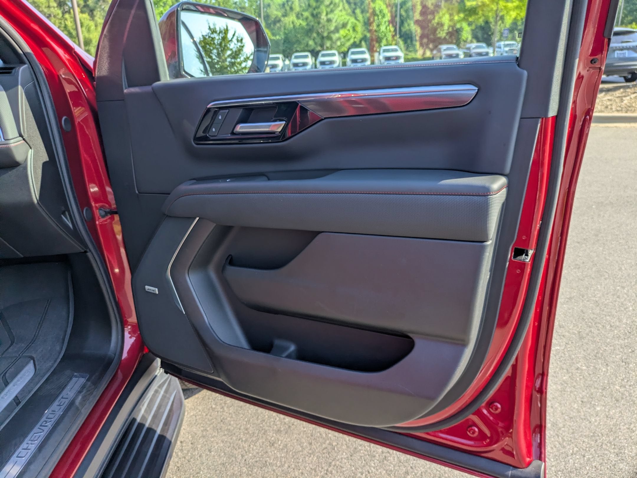 2025 Chevrolet Suburban RST