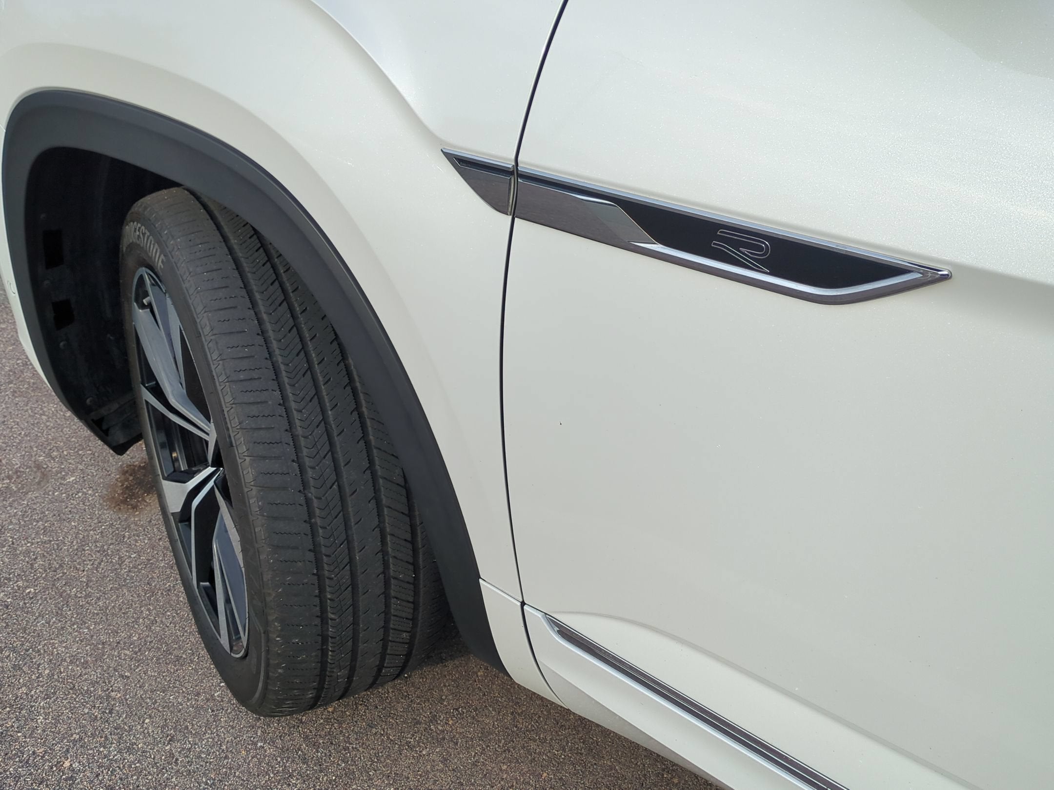 2024 Volkswagen Atlas 2.0T SEL Premium R-Line
