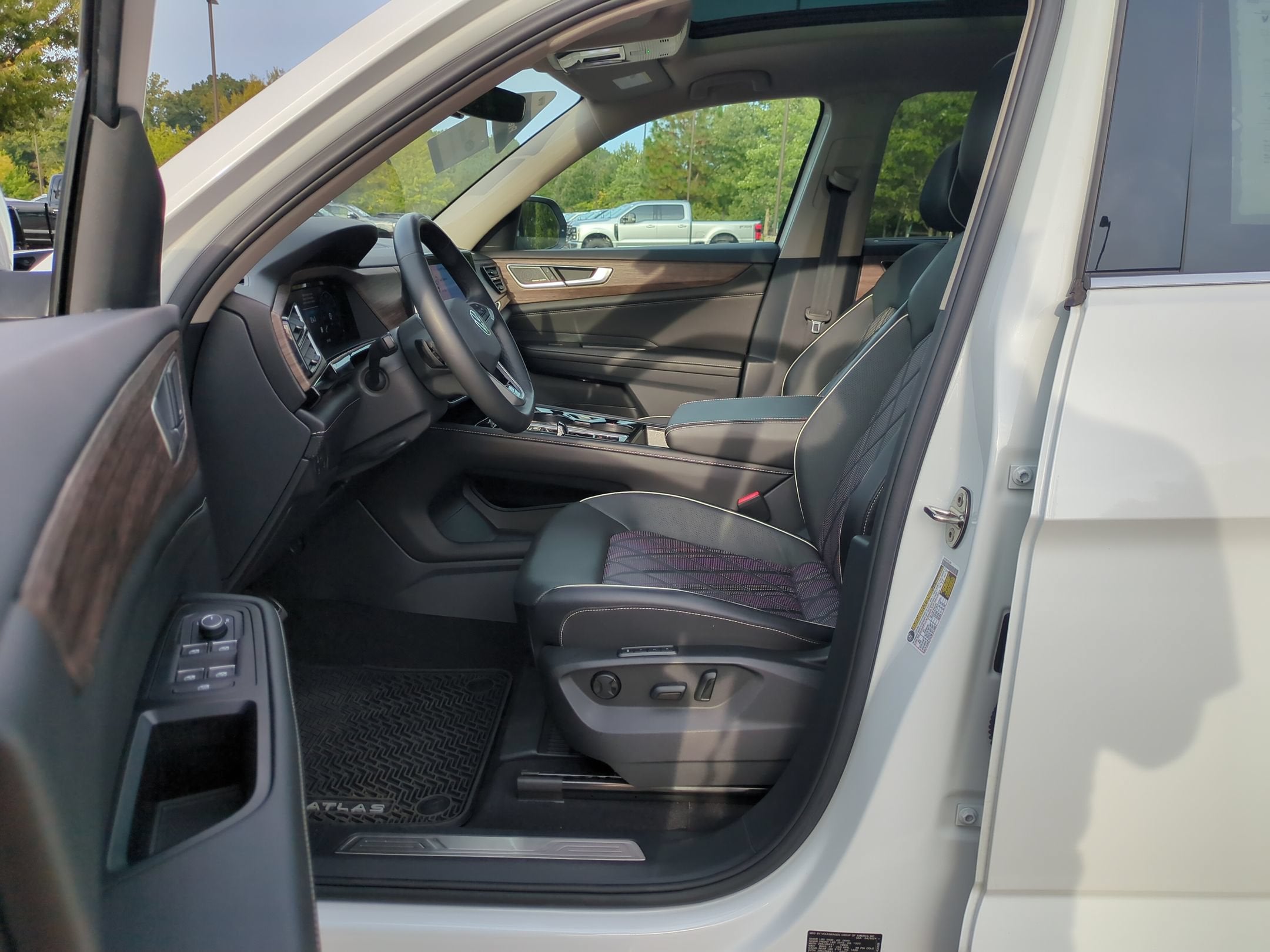 2024 Volkswagen Atlas 2.0T SEL Premium R-Line