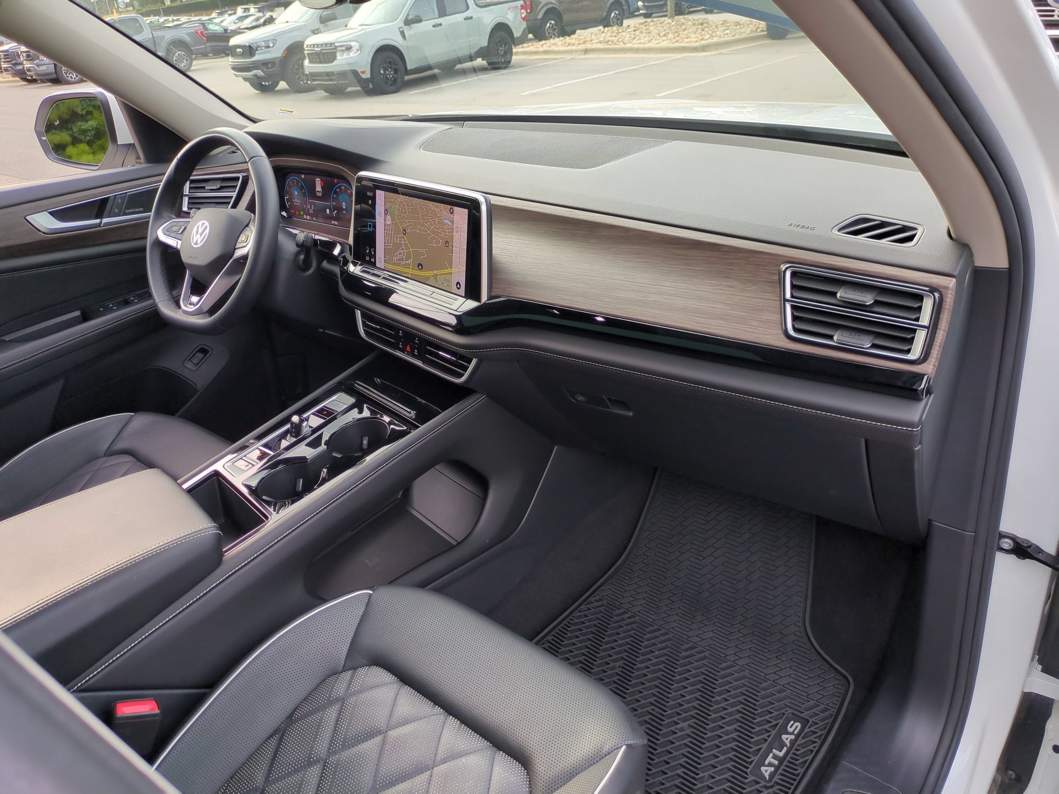 2024 Volkswagen Atlas 2.0T SEL Premium R-Line