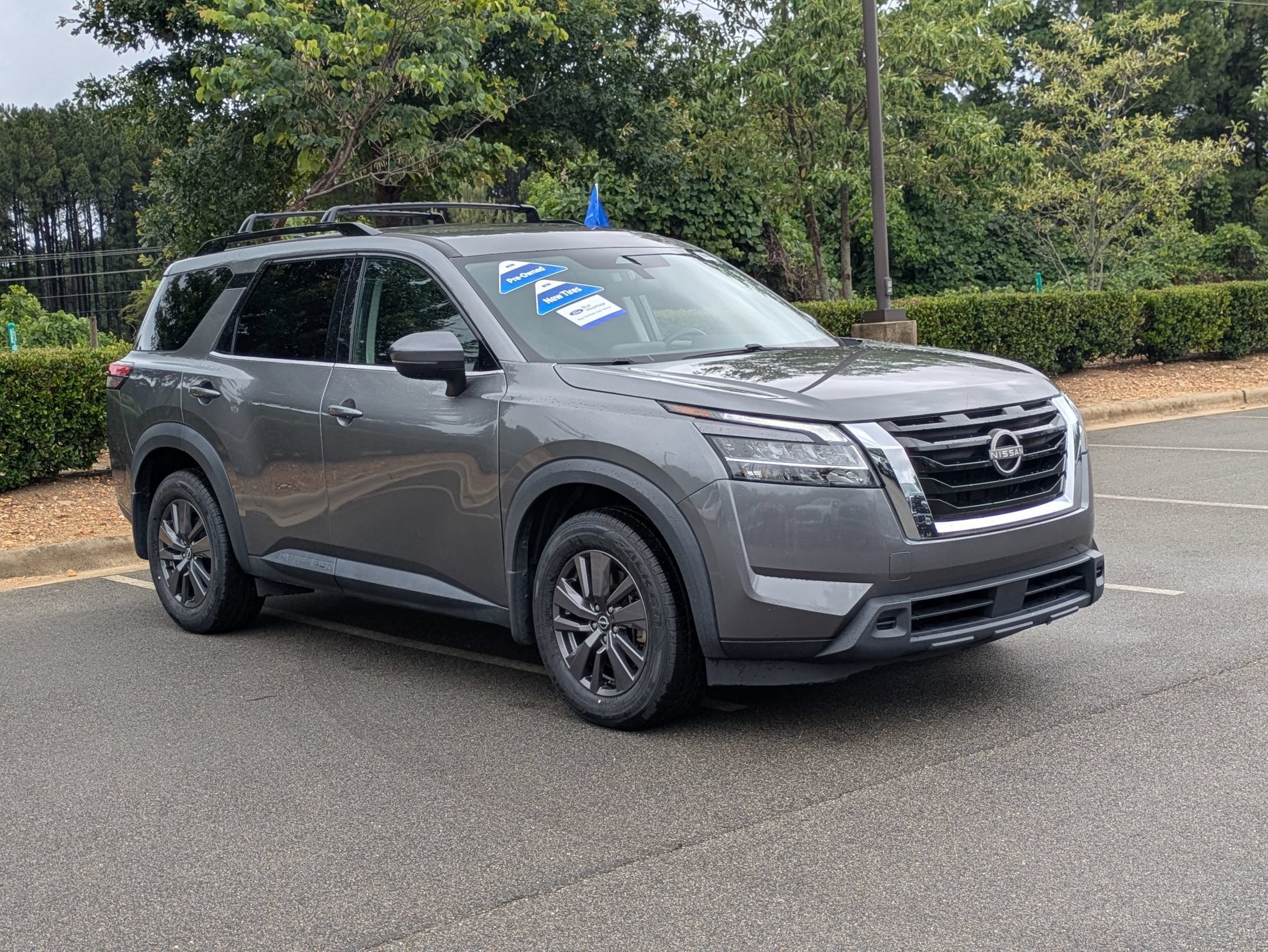 2022 Nissan Pathfinder SV