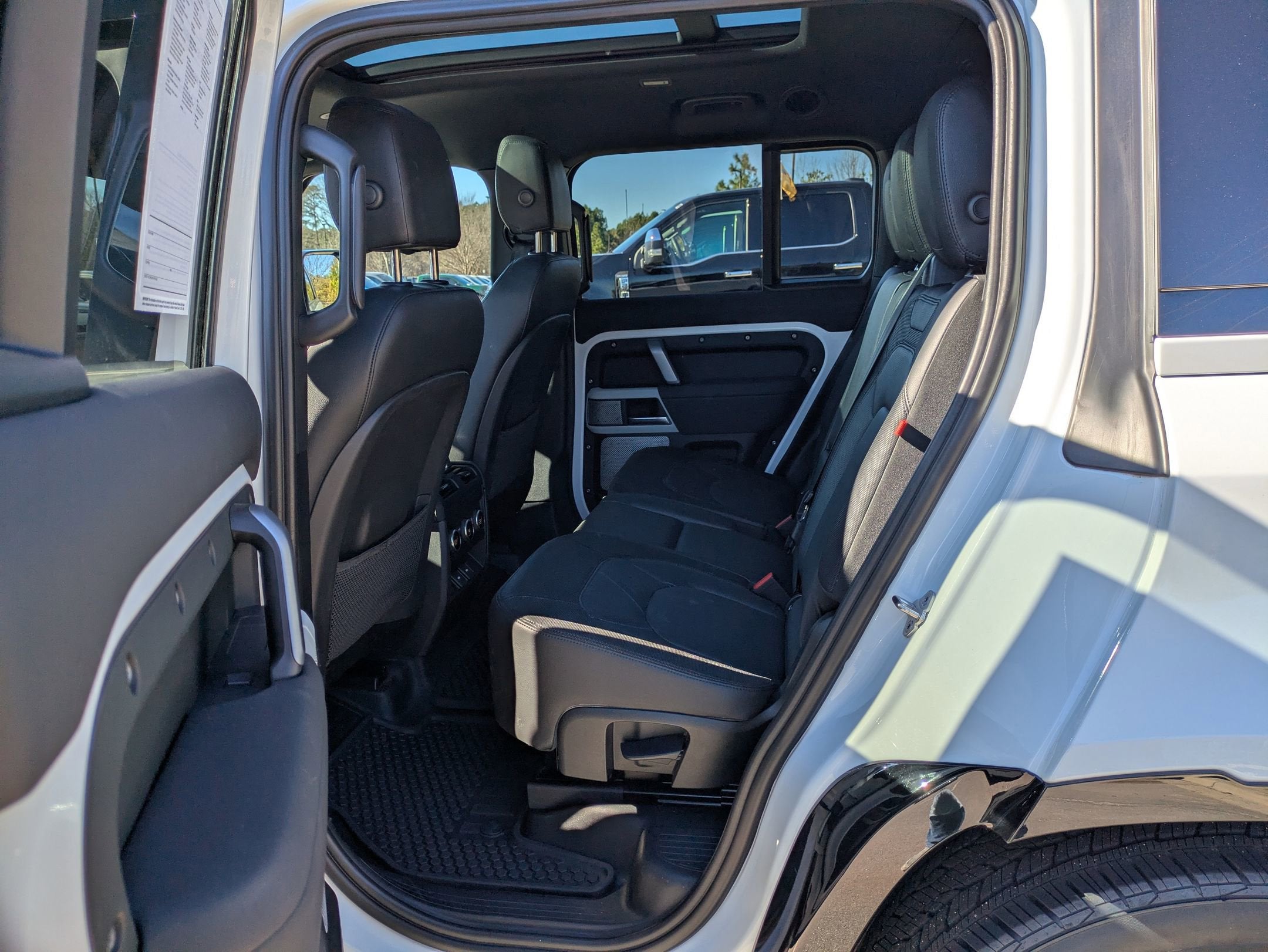 2023 Land Rover Defender X-Dynamic SE