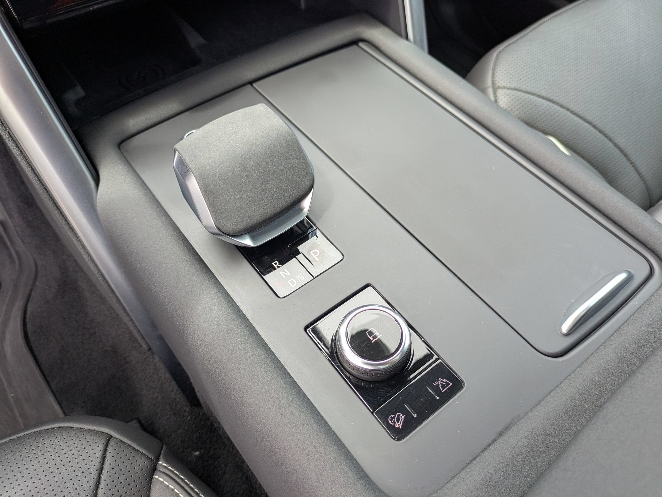2023 Land Rover Discovery Metropolitan Edition