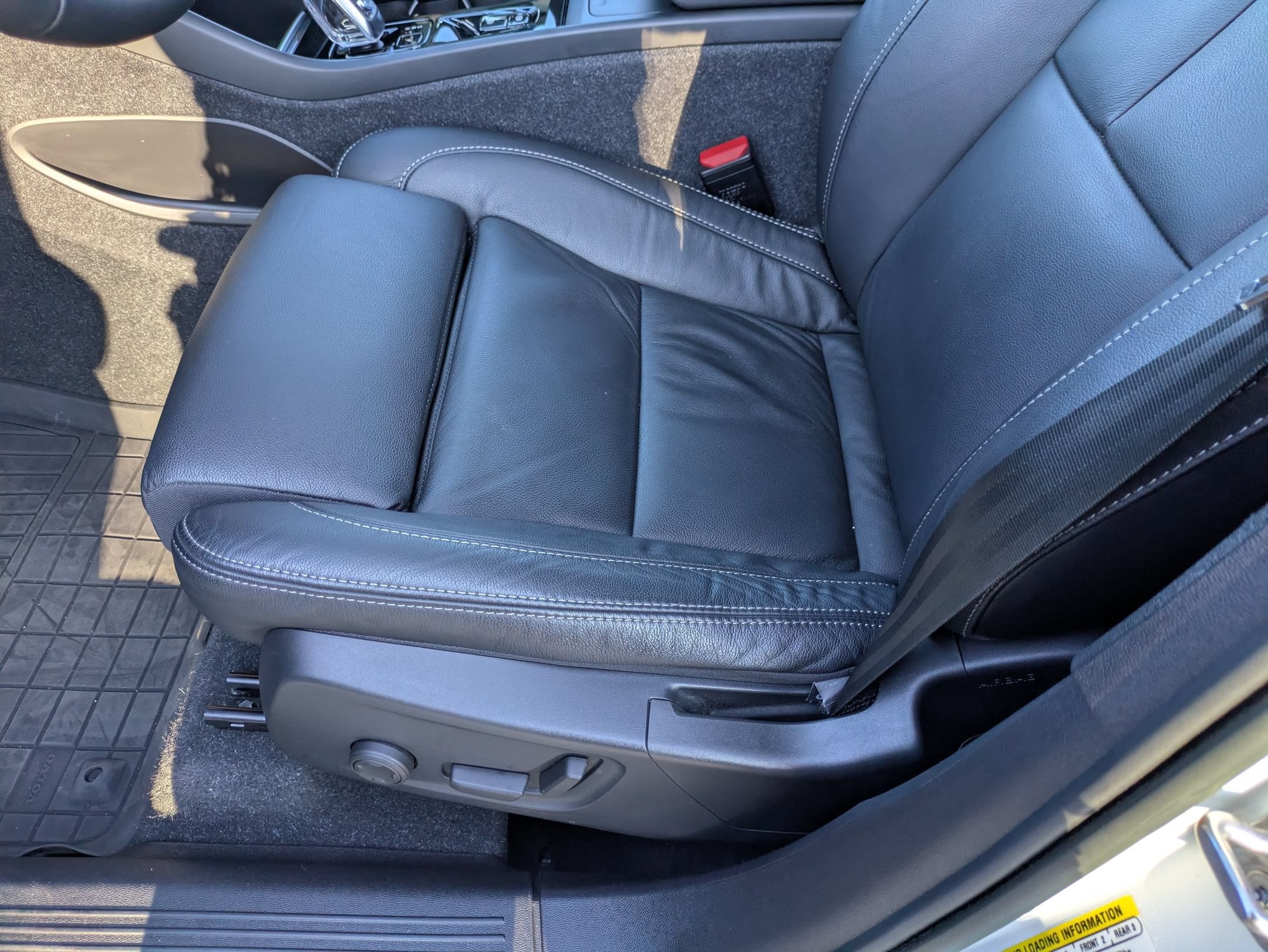 2023 Volvo XC40 Ultimate Dark Theme