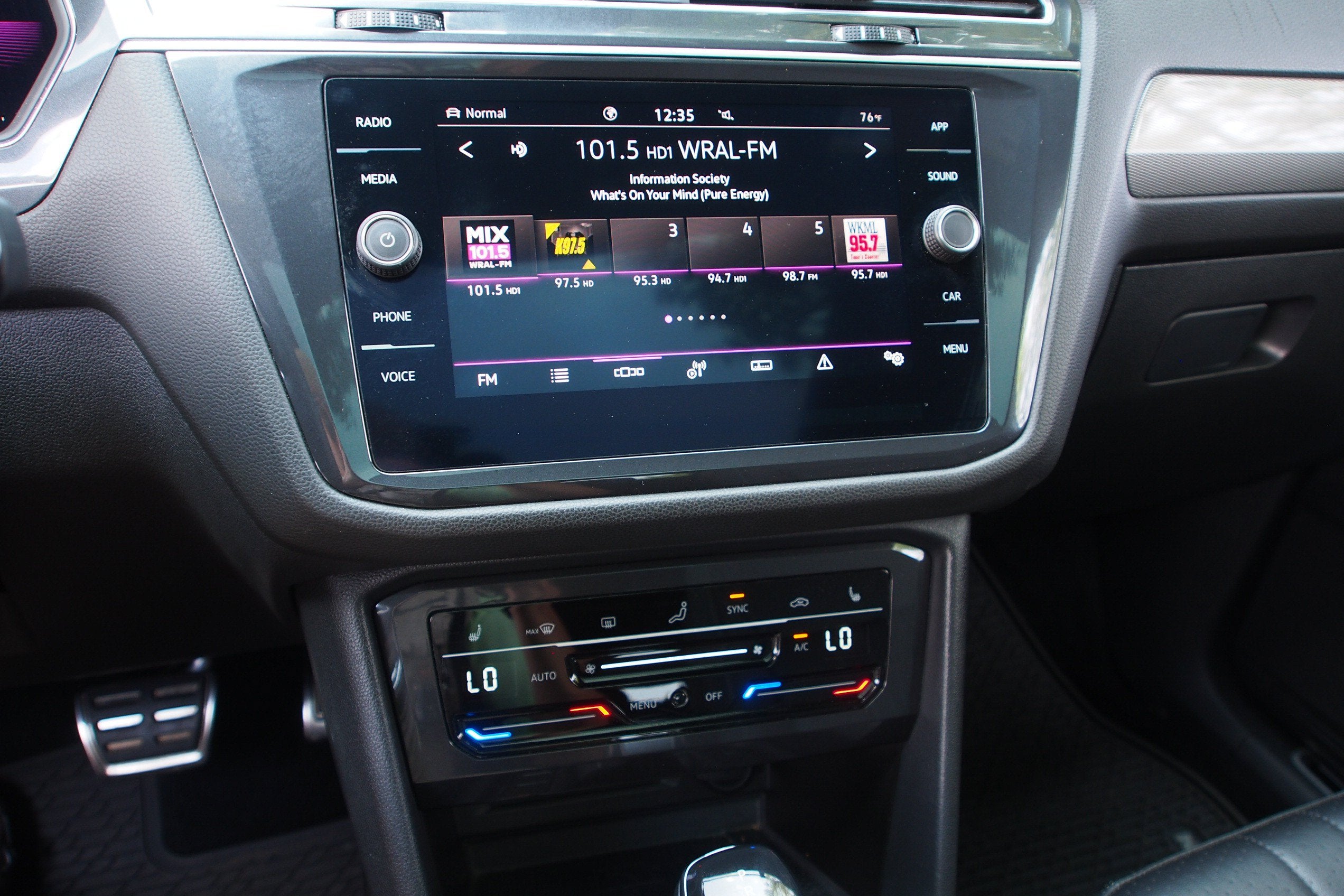 2022 Volkswagen Tiguan SE R-Line Black