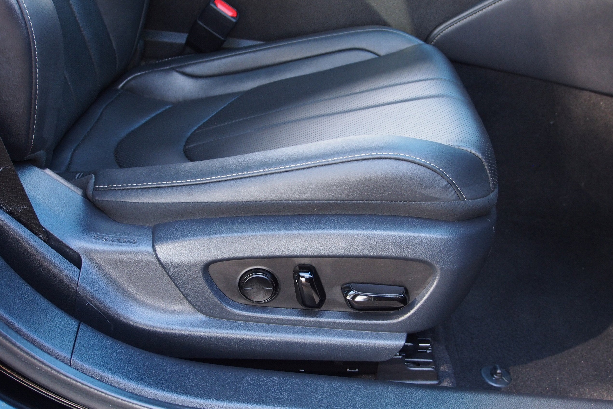 2023 Lexus ES ES 300h F SPORT Handling