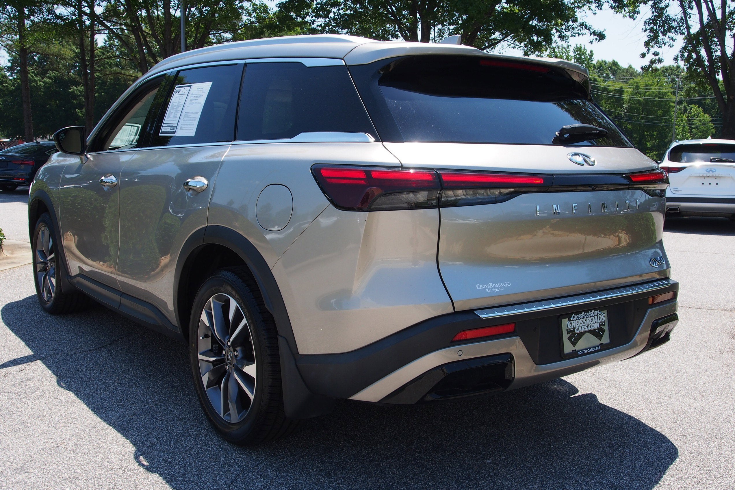 2023 INFINITI QX60 LUXE