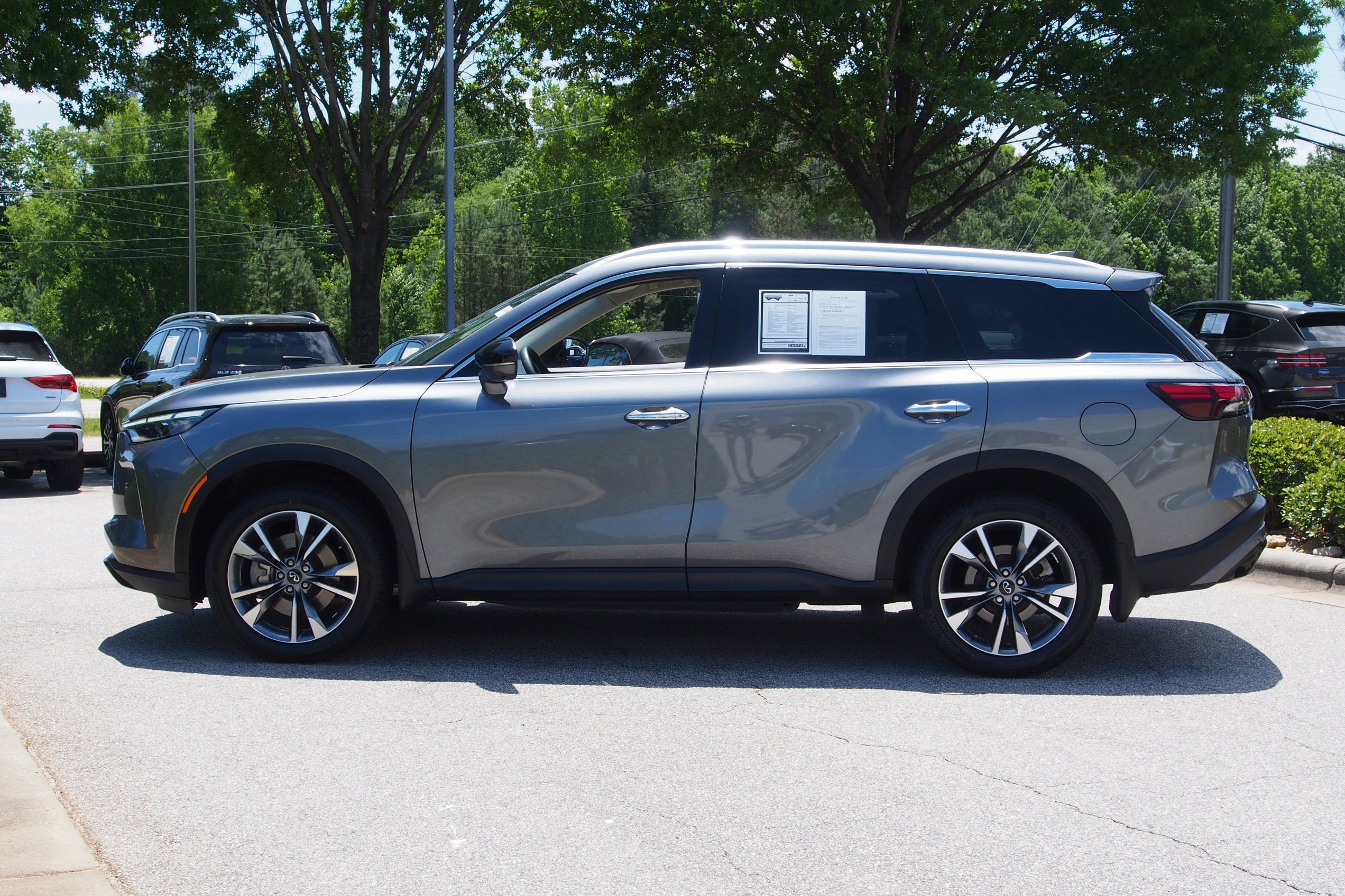 2024 INFINITI QX60 LUXE