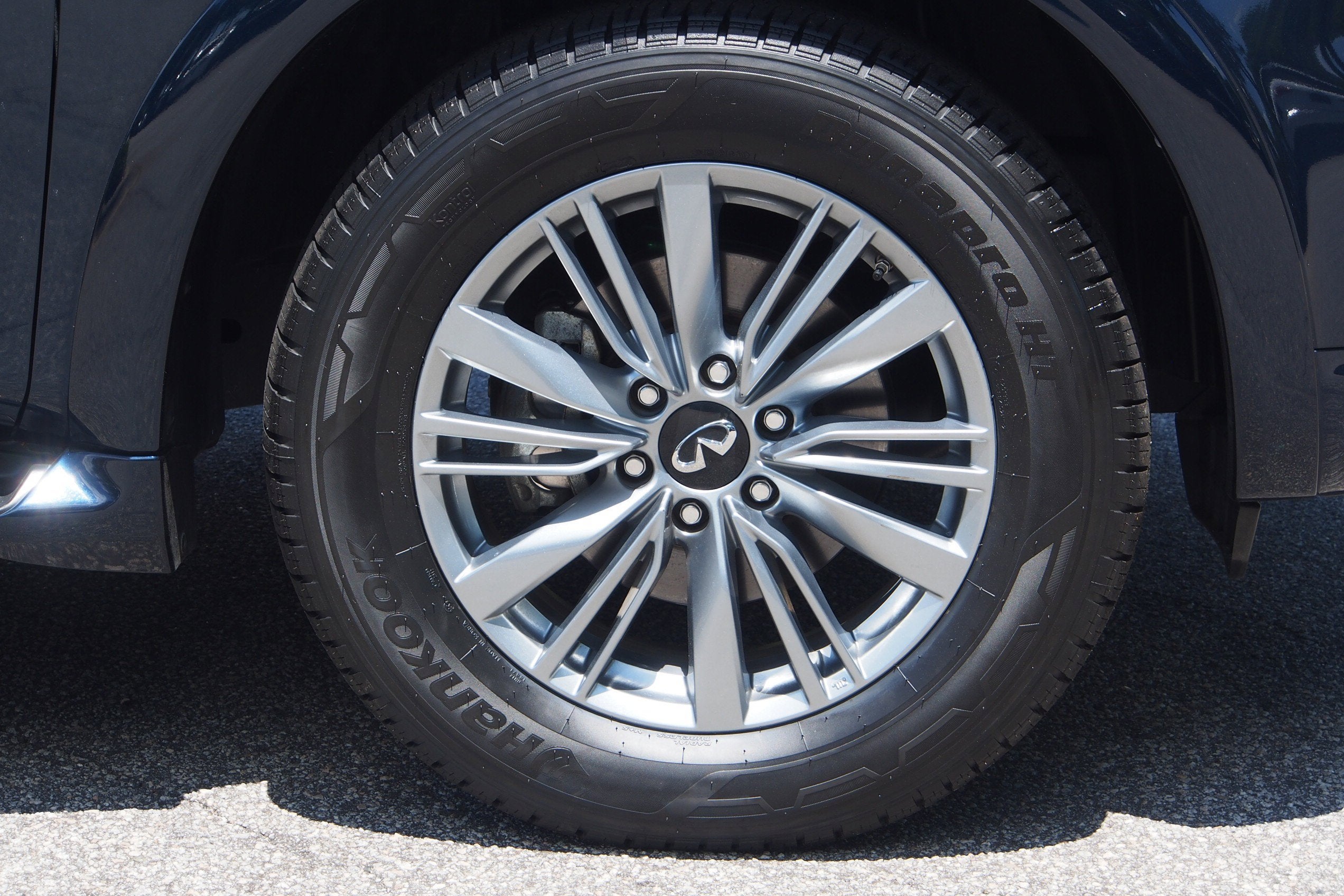 2023 INFINITI QX80 LUXE