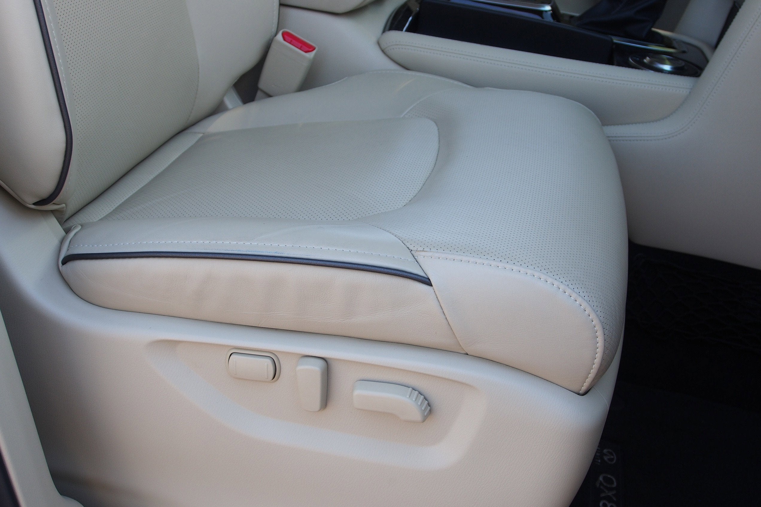 2023 INFINITI QX80 LUXE