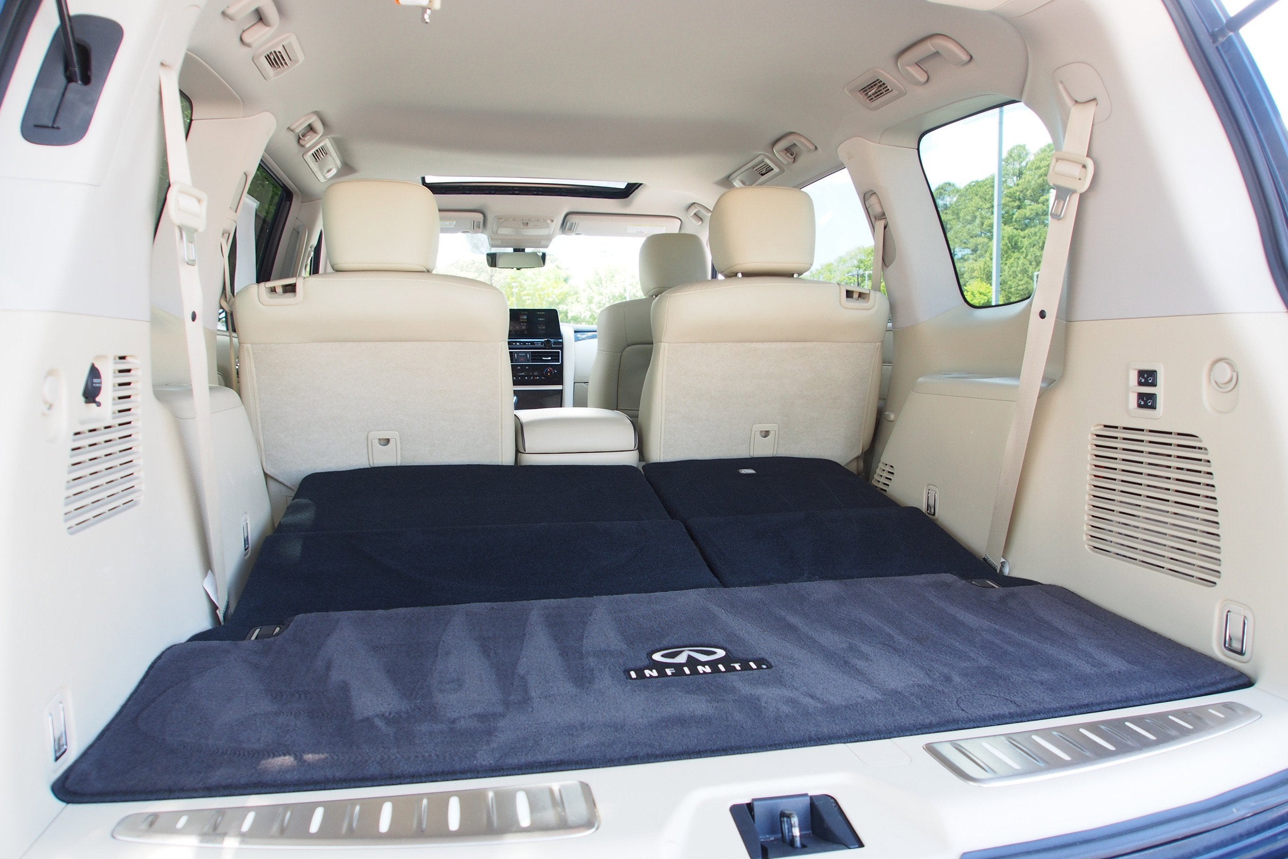 2023 INFINITI QX80 LUXE