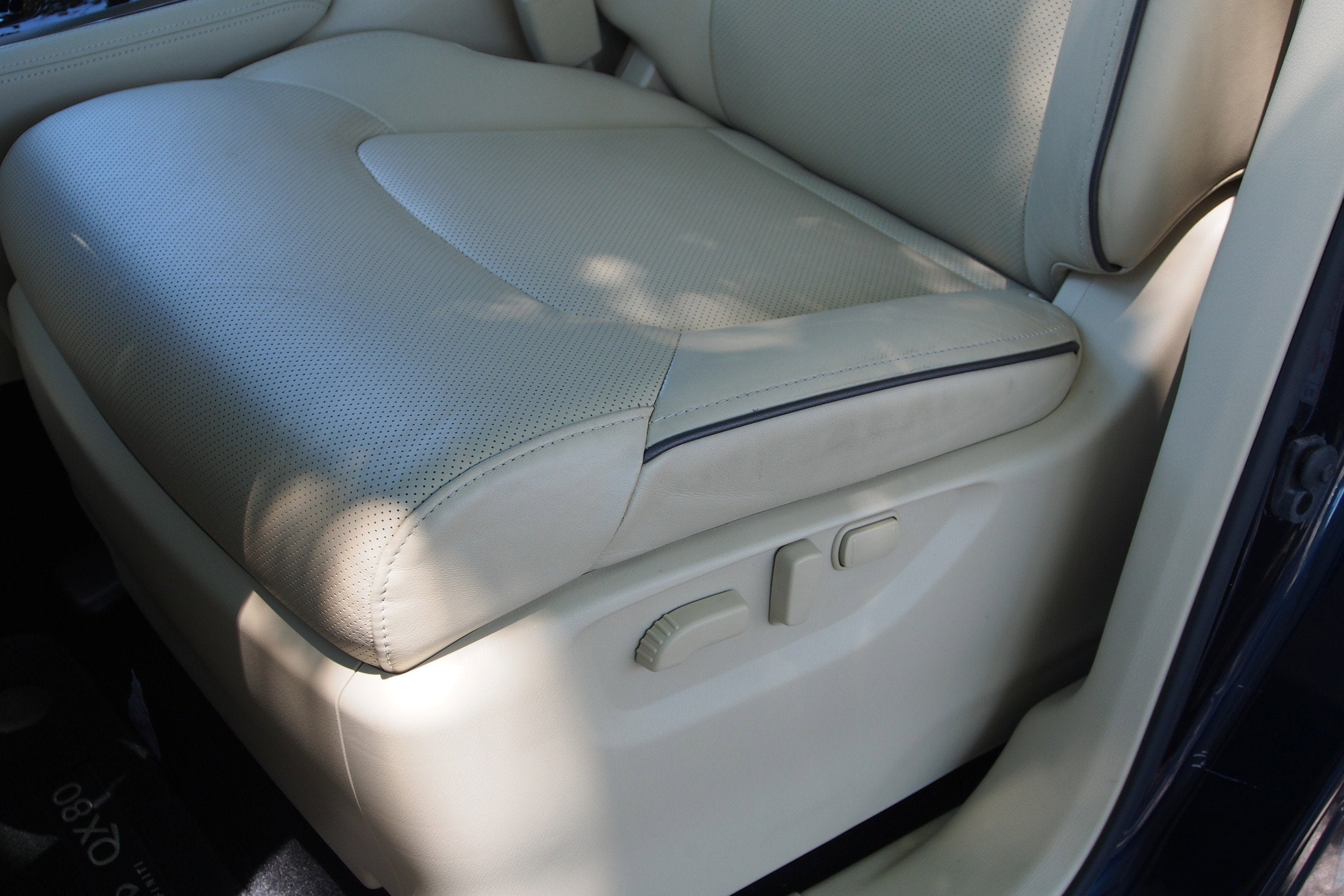 2023 INFINITI QX80 LUXE