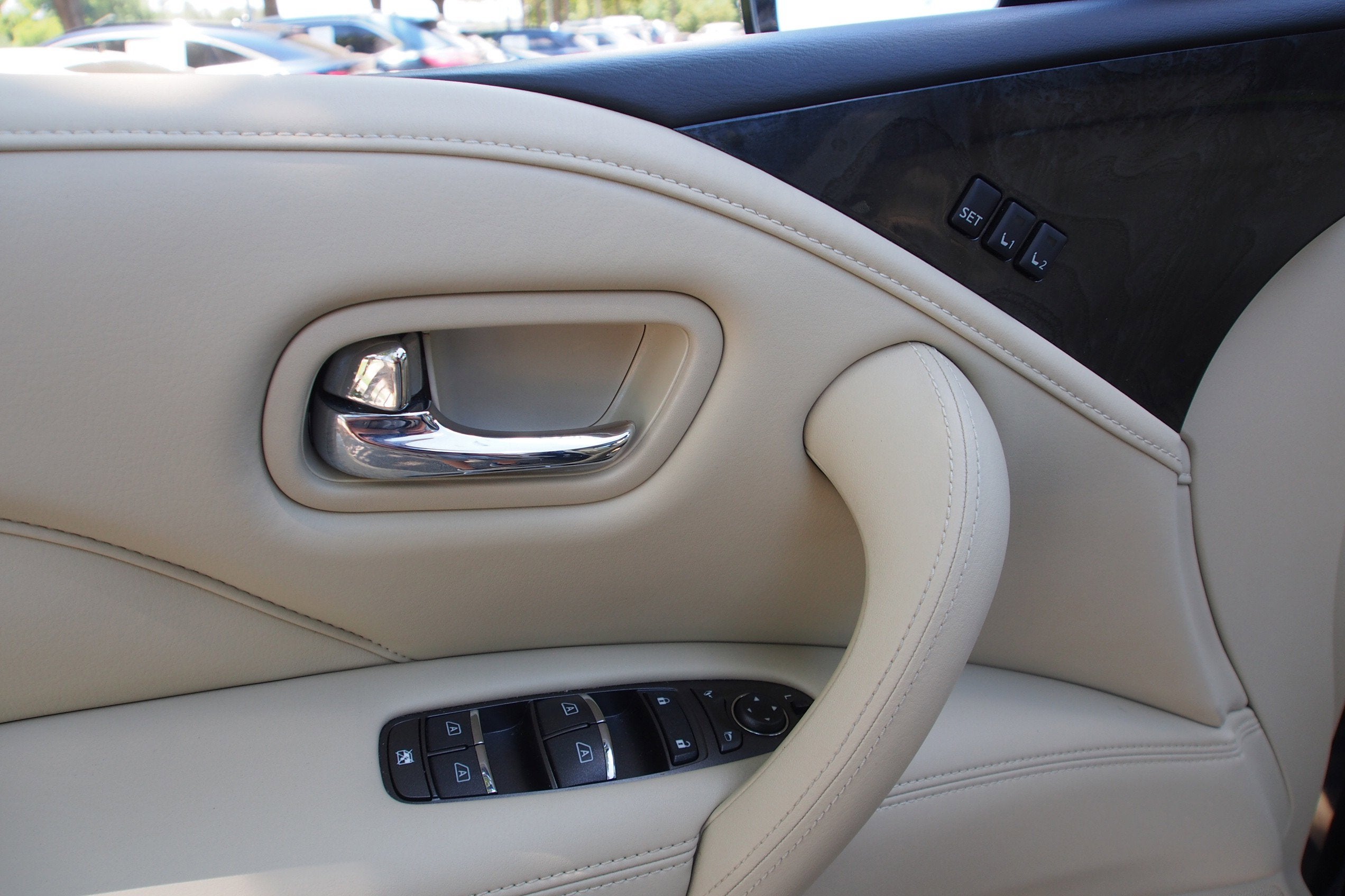2023 INFINITI QX80 LUXE