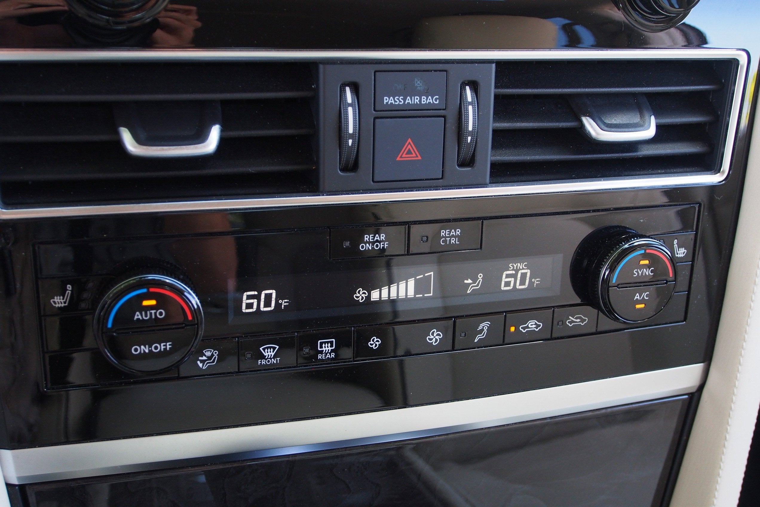 2023 INFINITI QX80 LUXE