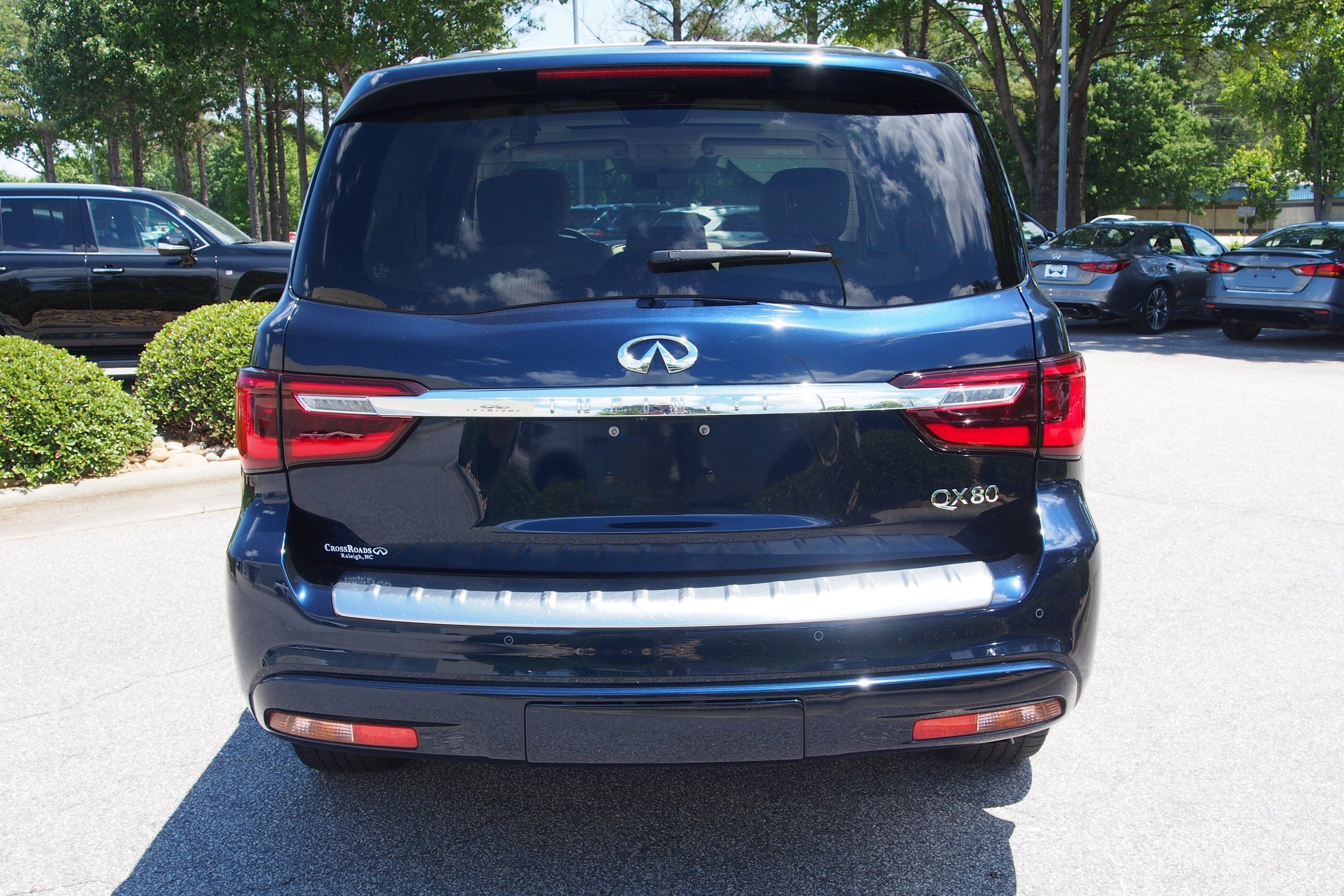 2023 INFINITI QX80 LUXE