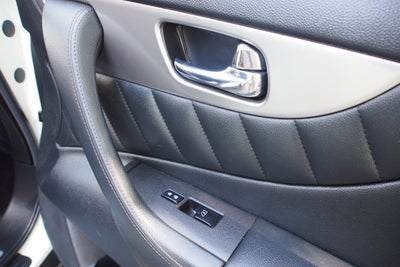 2017 INFINITI QX70 Base