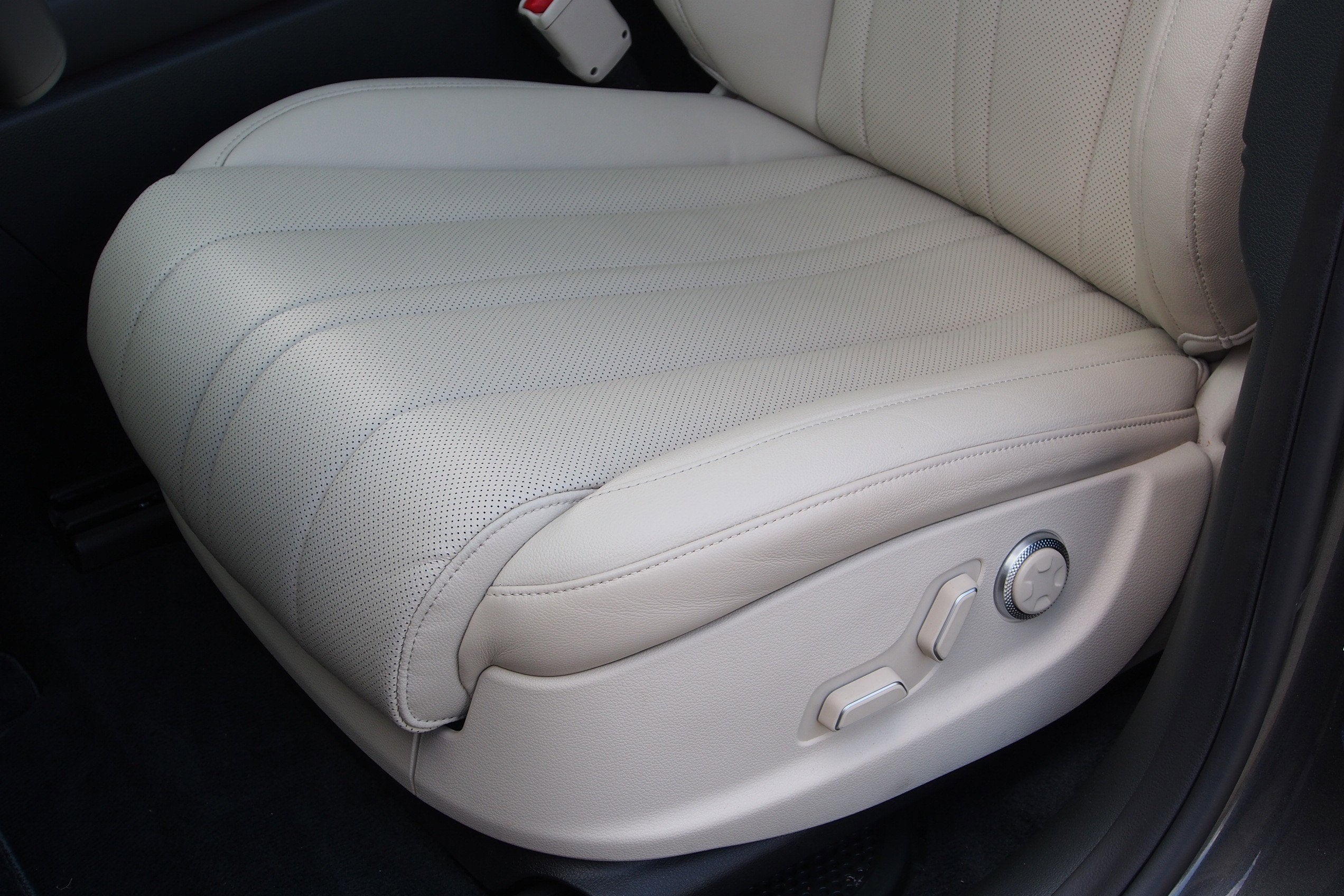 2025 Genesis GV80 Select