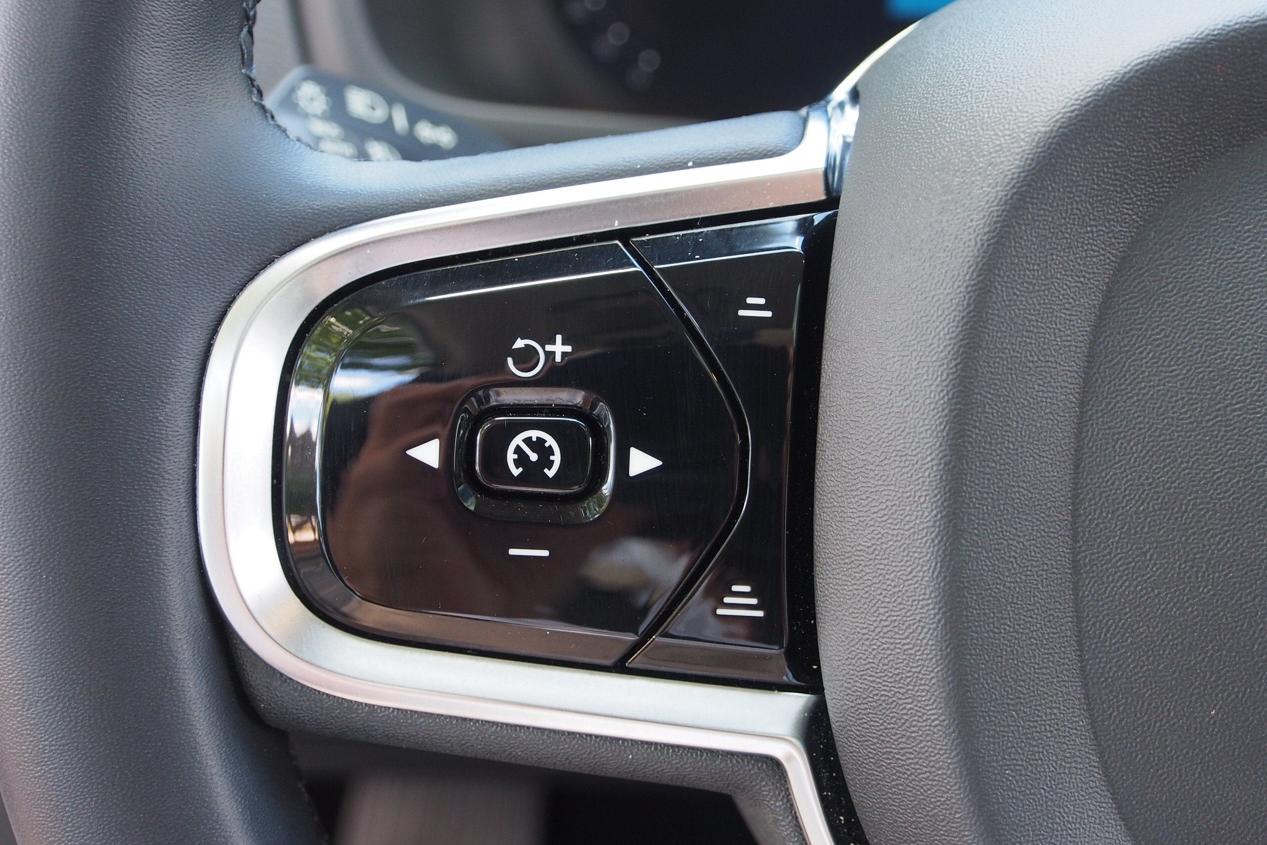 2024 Volvo XC90 Plus Bright Theme