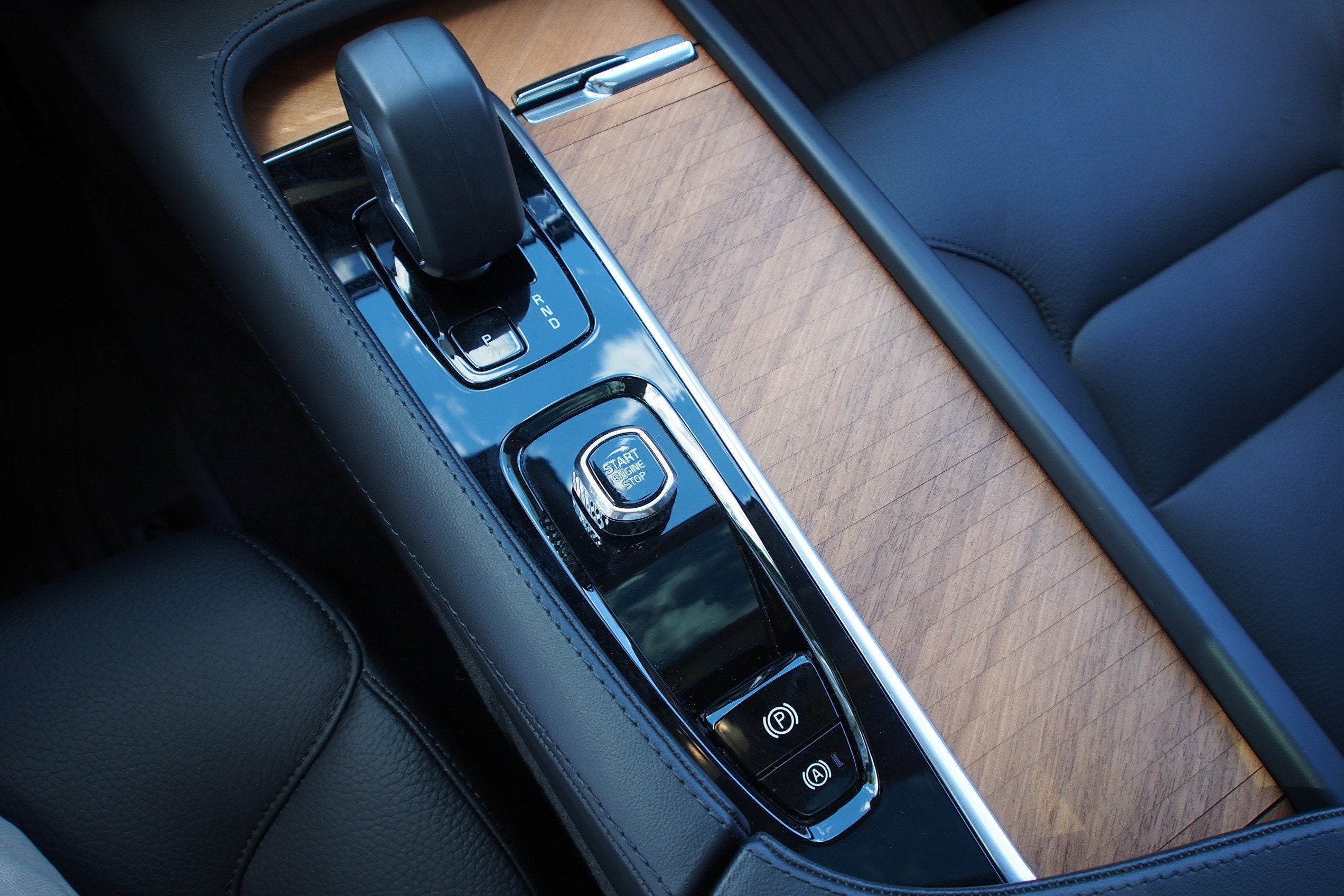 2024 Volvo XC90 Plus Bright Theme