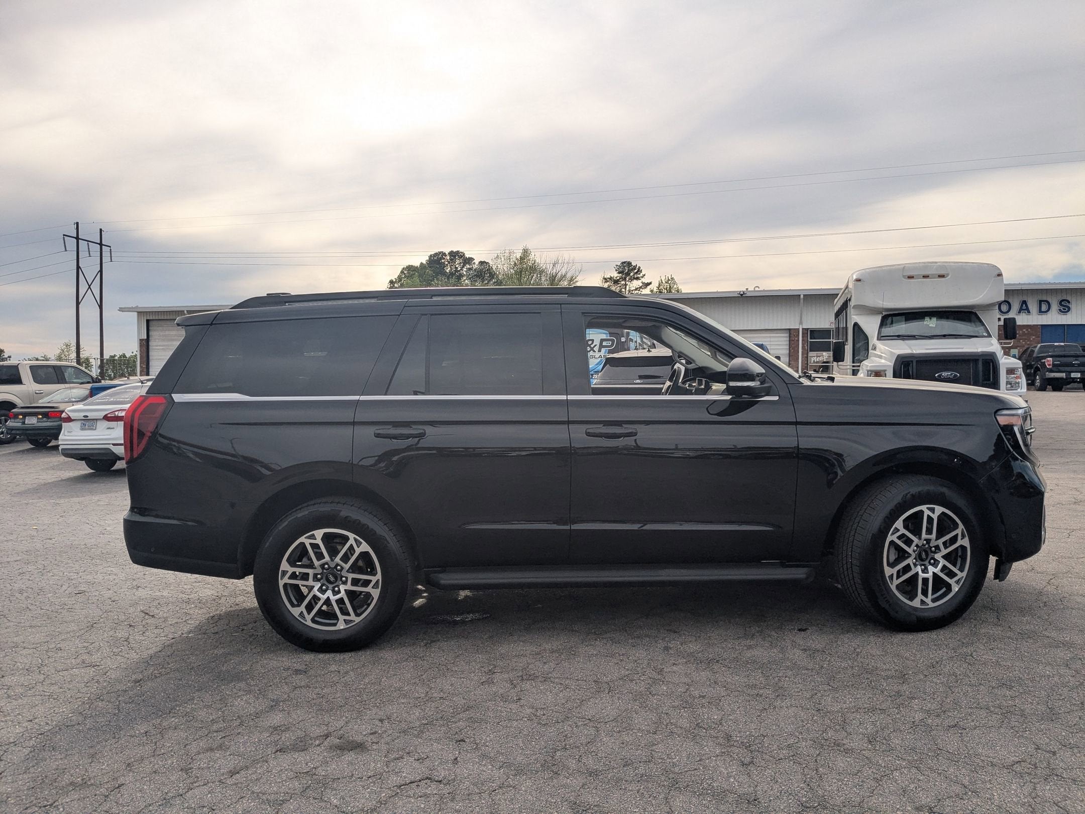 2025 Ford Expedition Active