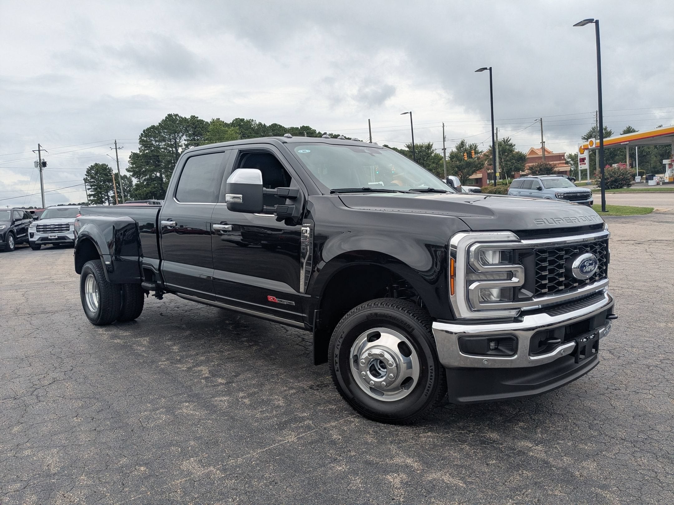 2026 Ford Super Duty F-350 DRW LARIAT