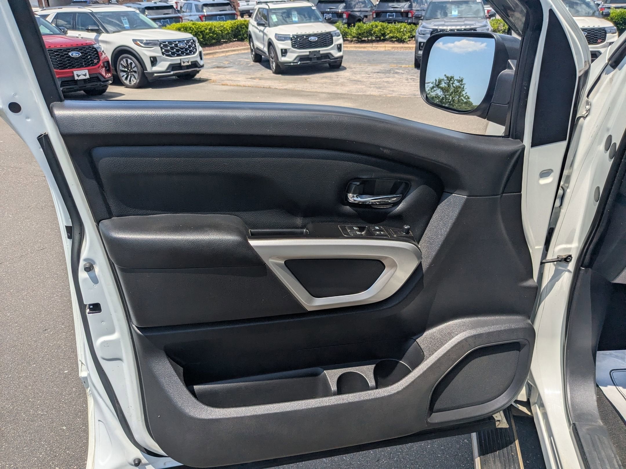 2017 Nissan Titan SV
