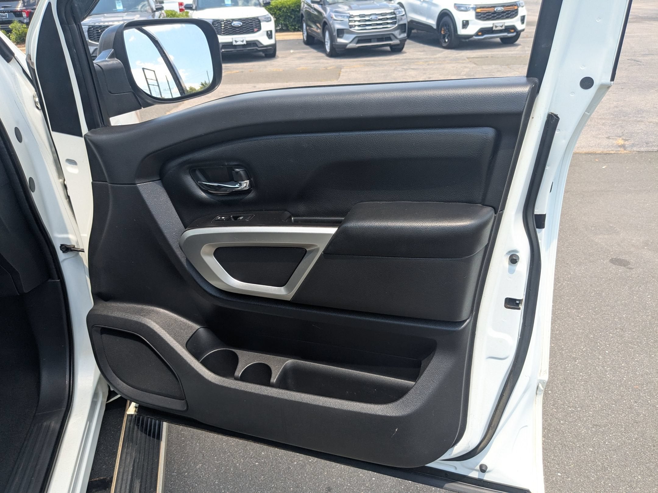2017 Nissan Titan SV
