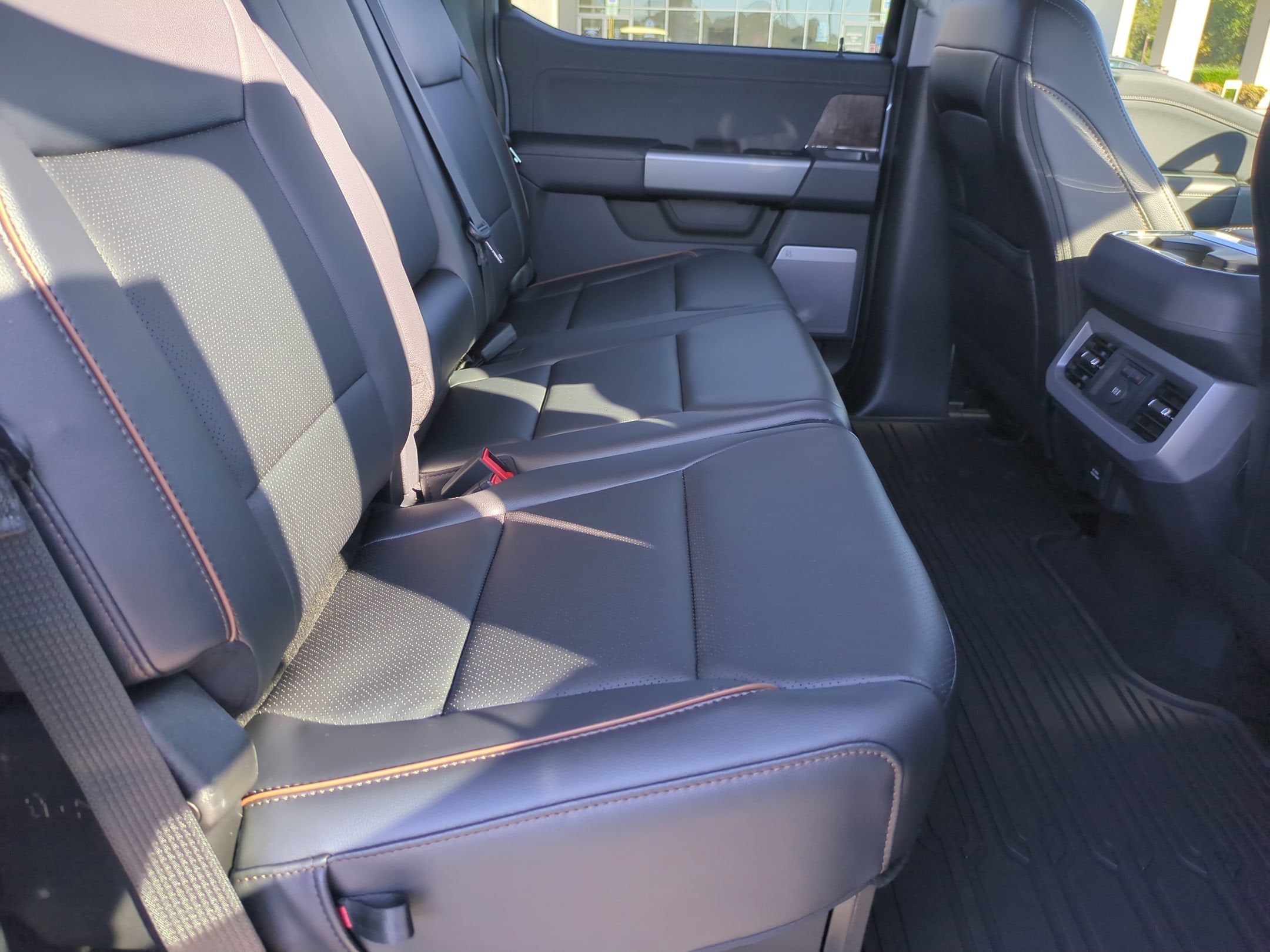 2027 Ford Super Duty F-250 SRW LARIAT